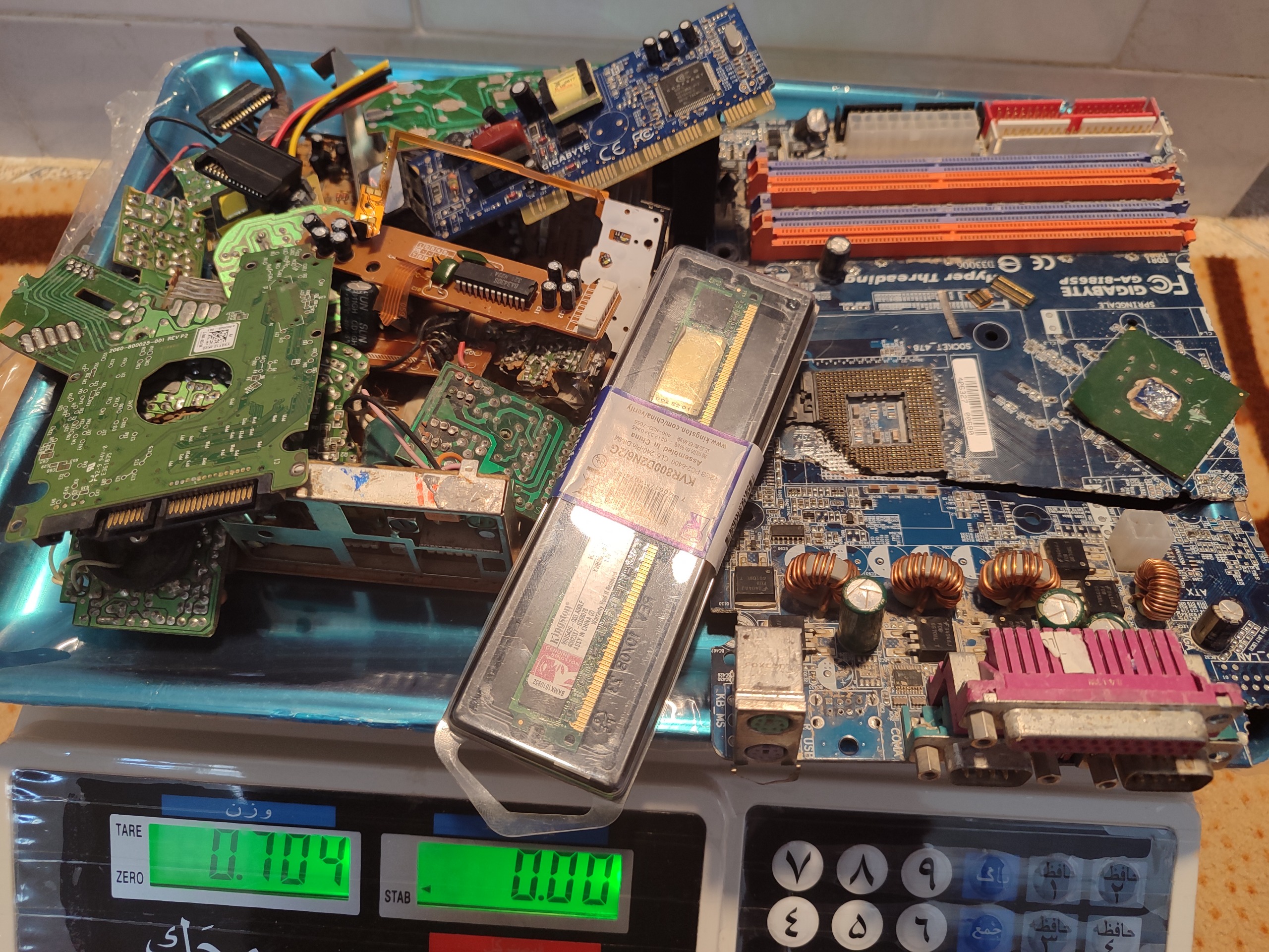 700 گرم ضایعات پربار طلا