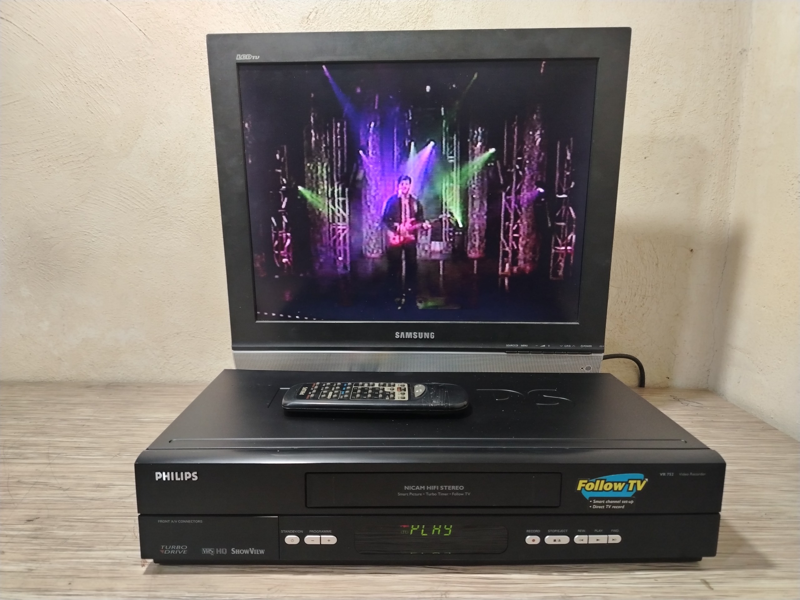 ویدیو حرفه ای فیلیپس philips VR752