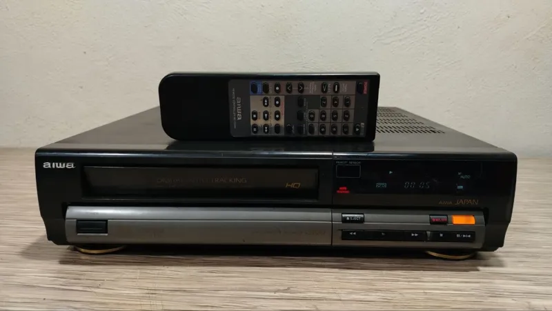 ویدیو آیوا جی 100 AIWA G100