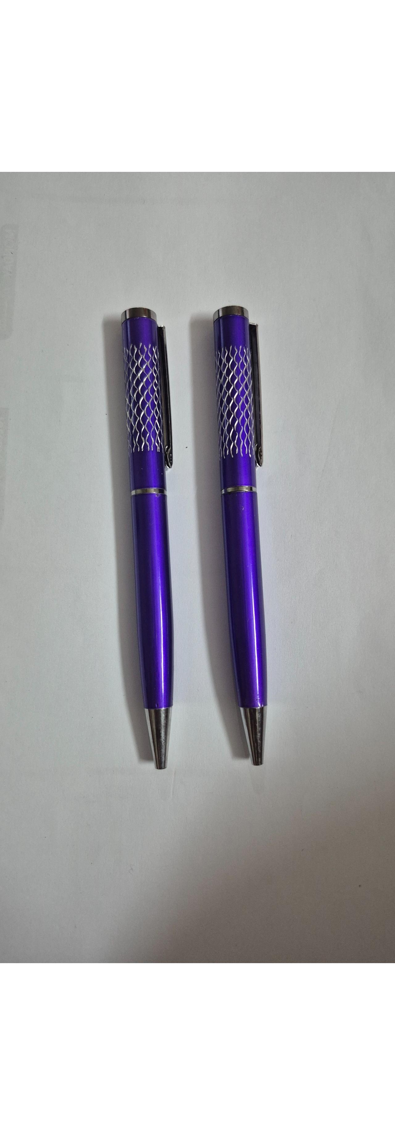 خودکارهای زیبای بنفش