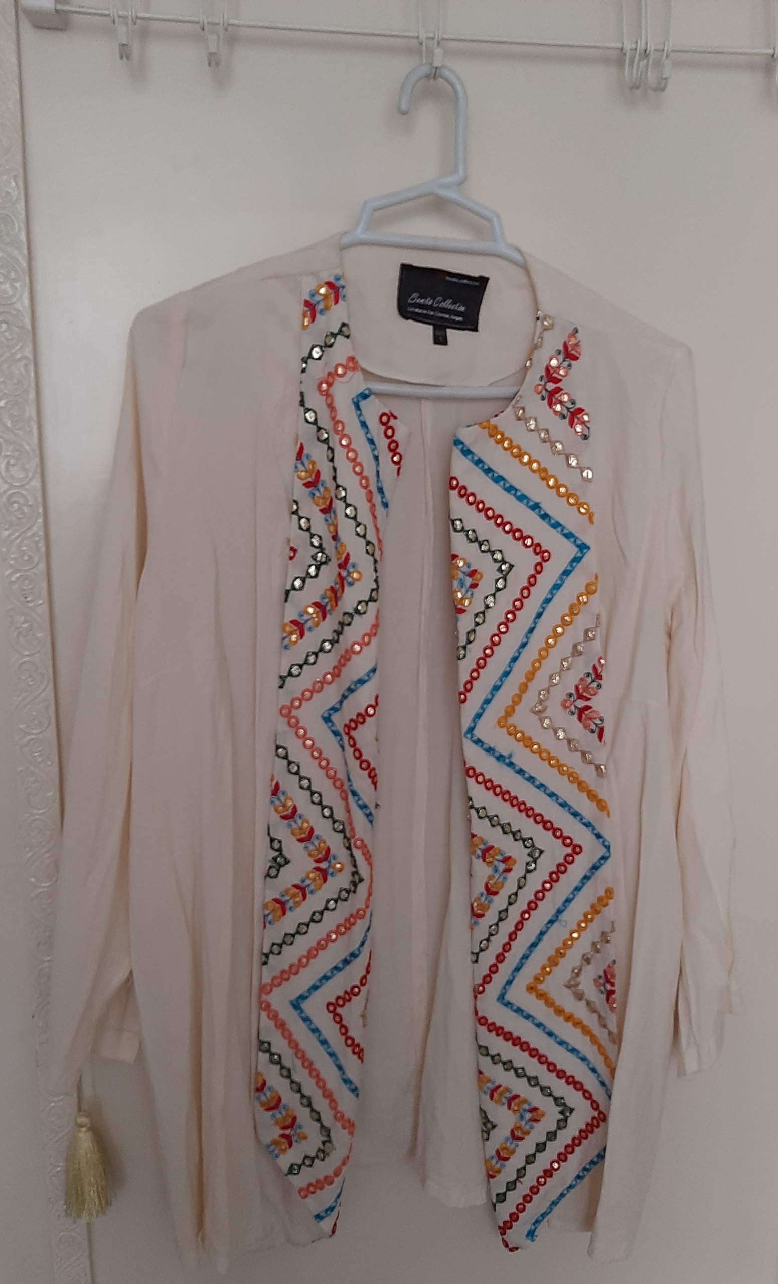مانتو زنانه کرم جلوباز رنگی برند Benito Collection
