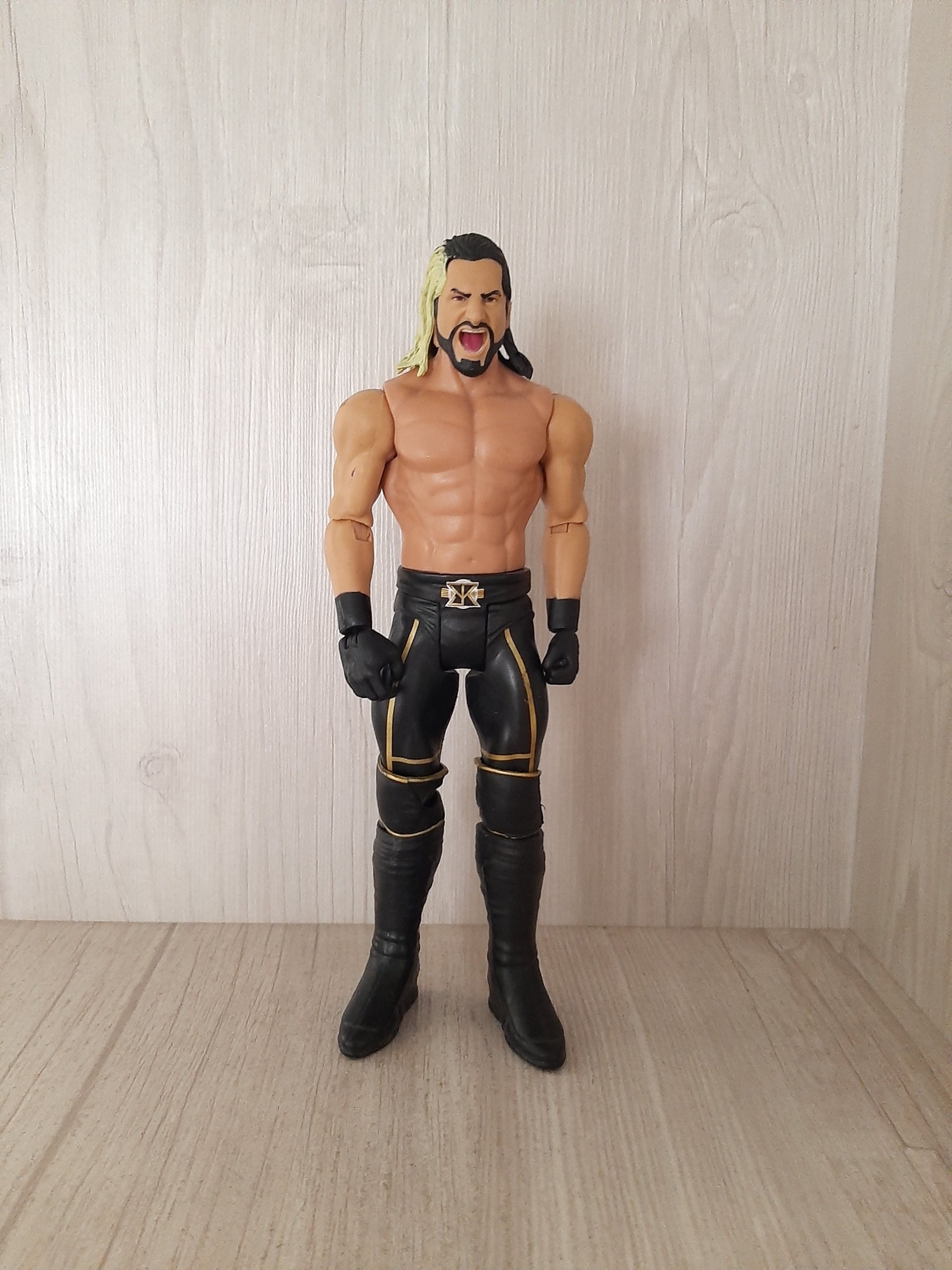 اکشن فیگور کشتی کج seth rollins برند mattel 2017