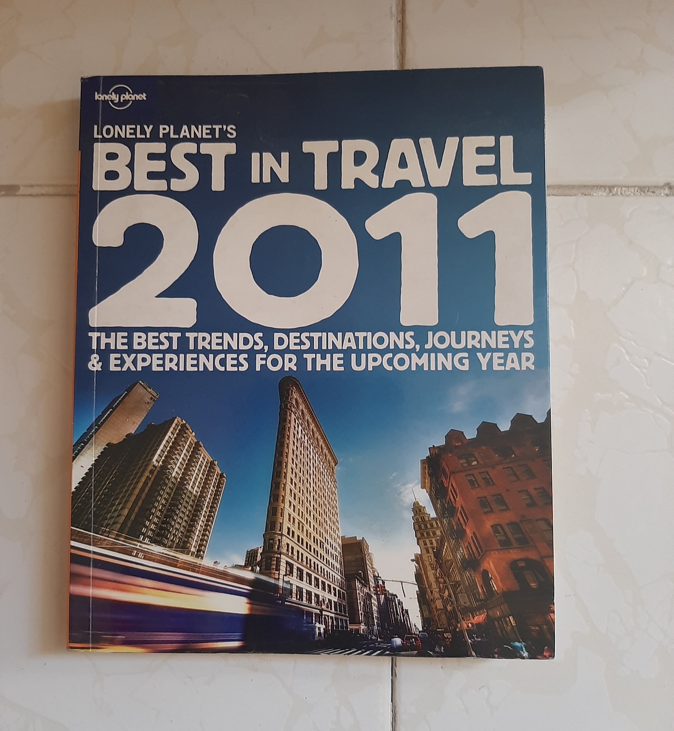 کتاب بسیار نایاب راهنمای سفر BEST IN TRAVEL 2011