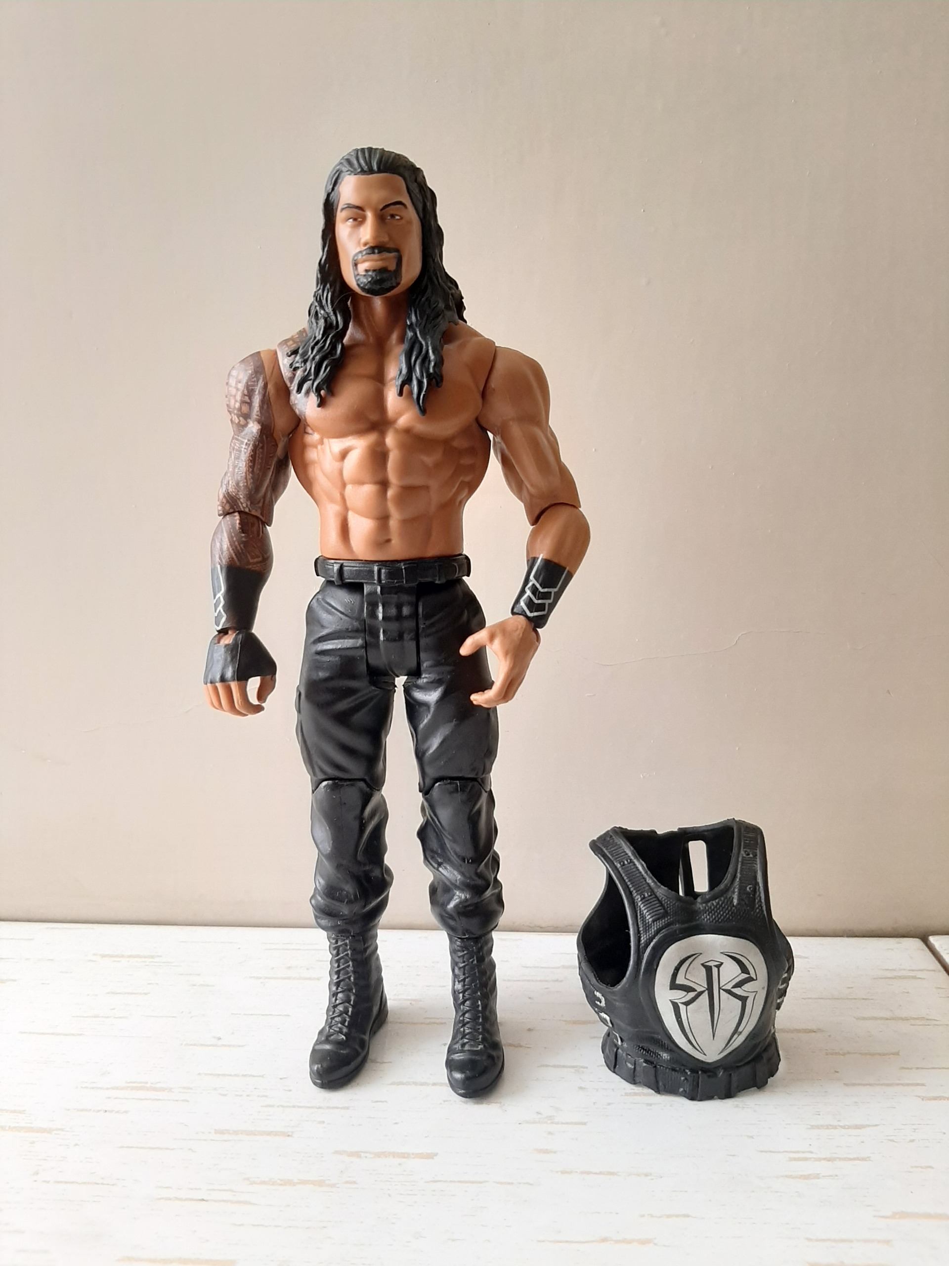 فیگور کشتی کج ROMAN REIGNS برند MATTEL سال 2017