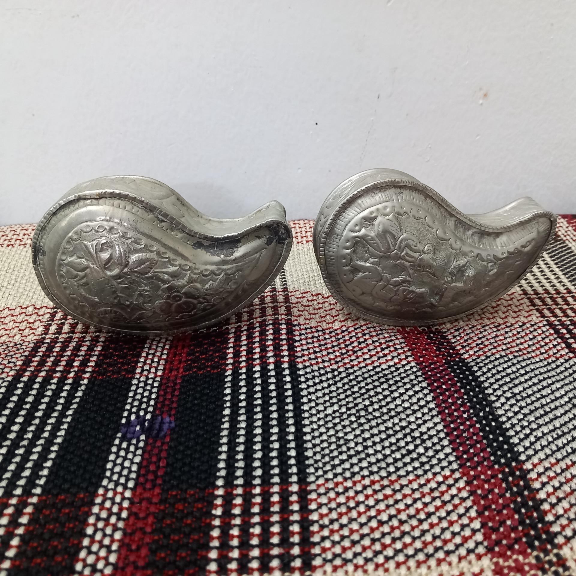یک جفت سنگ پای قدیمی ورشو