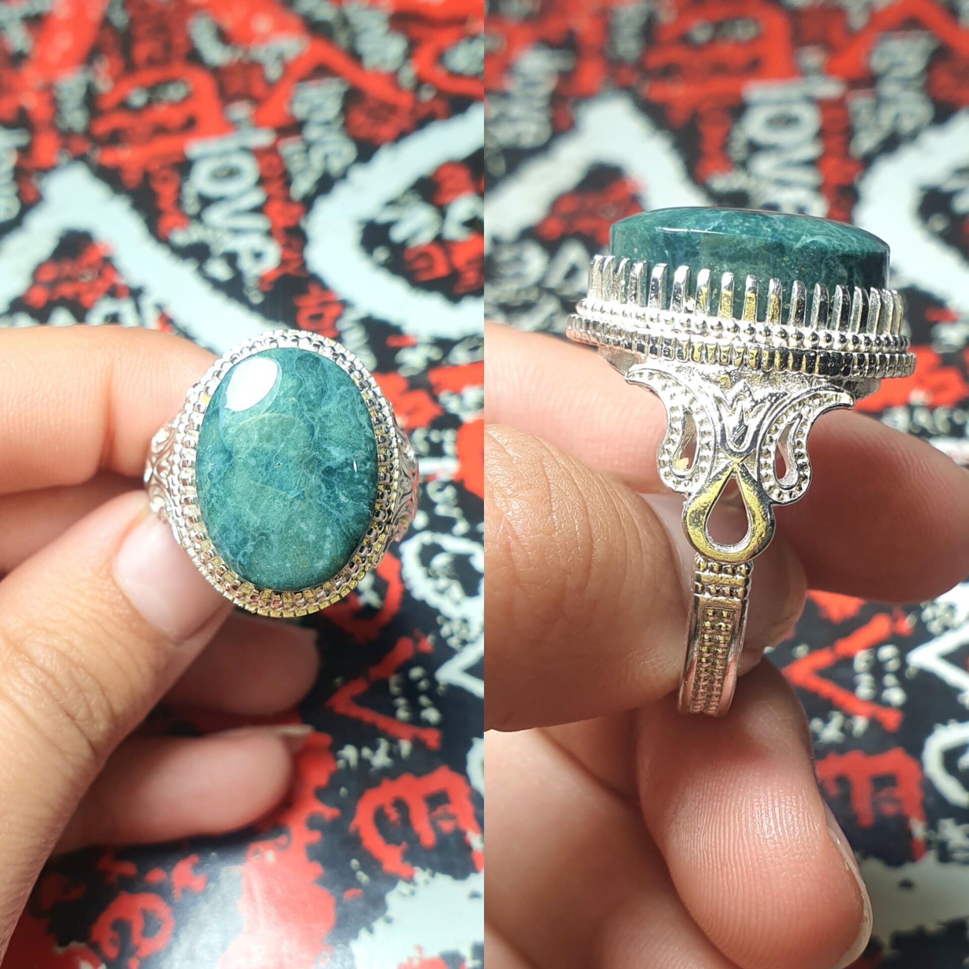 انگشتر روکش نقره. نگین عقیق سبز خوش رنگ و زیبا