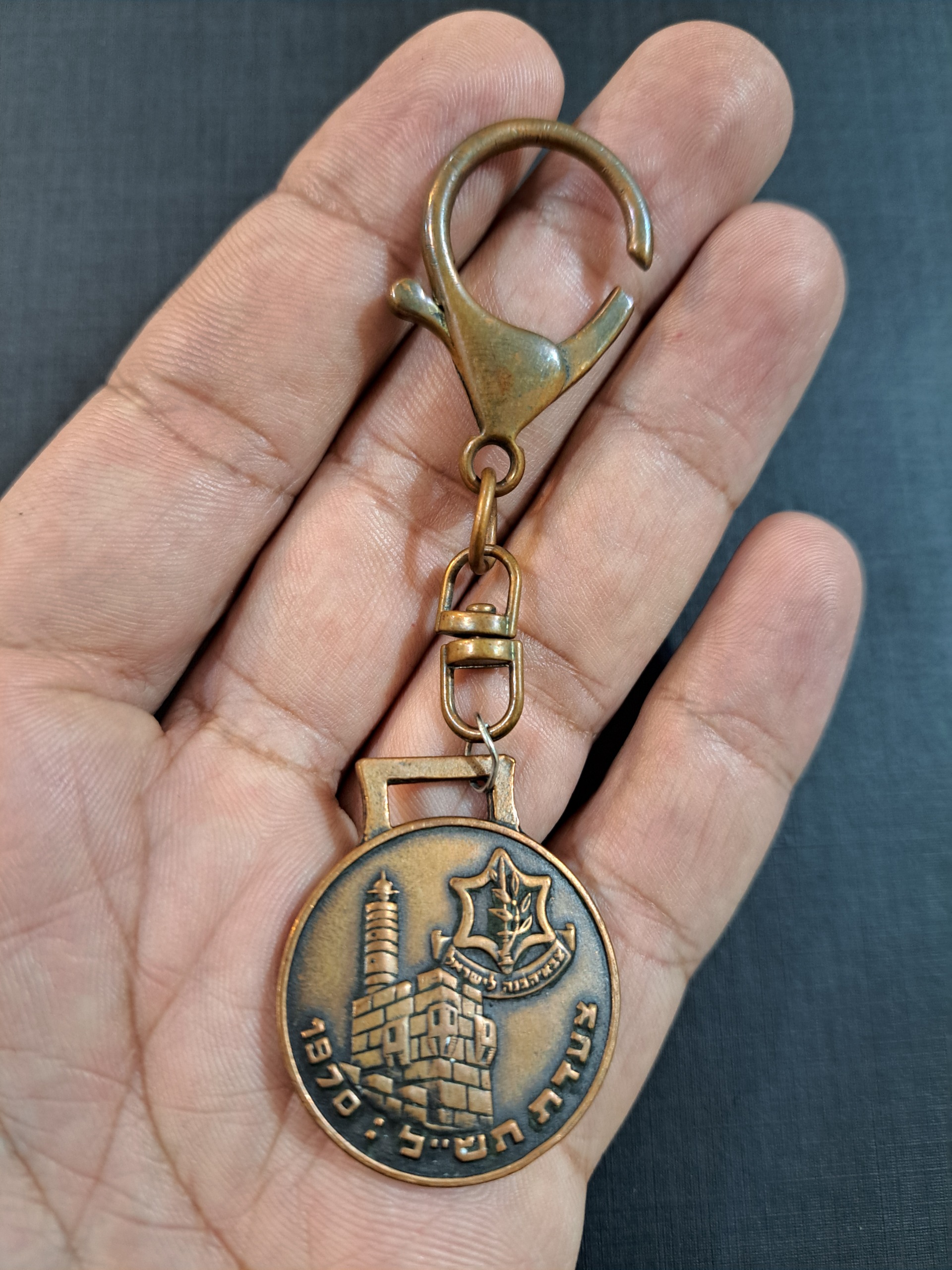 جاکلیدی قدیمی فلزی نقش برجسته