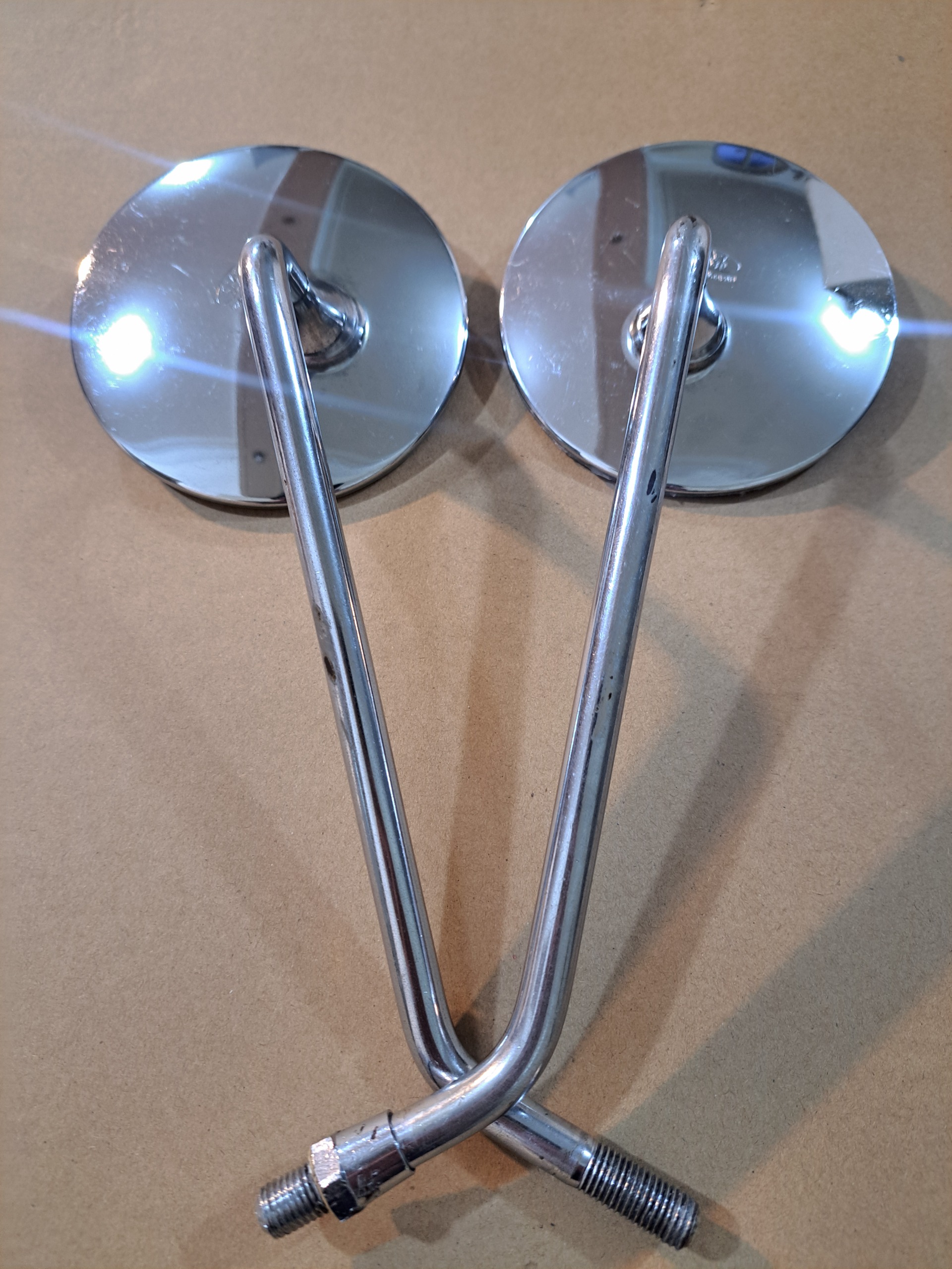 یک جفت اینه استیل هندا شیشه فابریک نیست