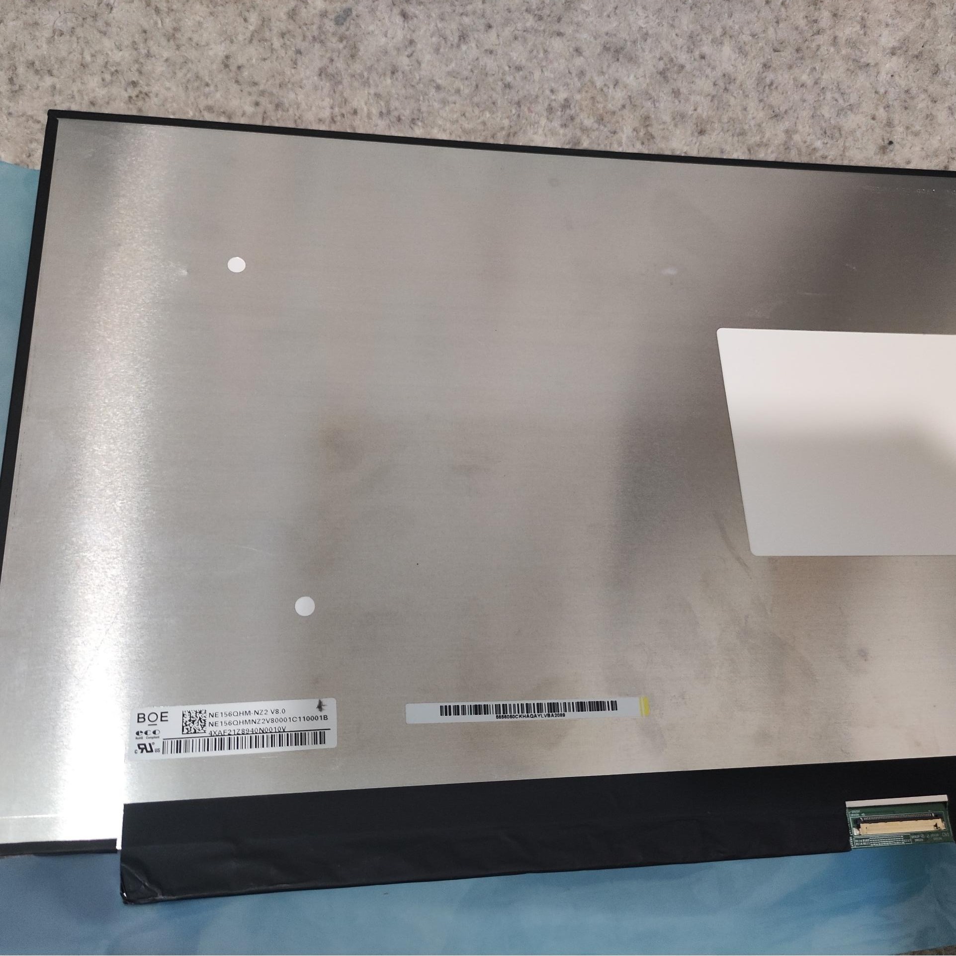 الی ال دی لپ تاپ با کیفیت qhd و رفرش ریت 240hz