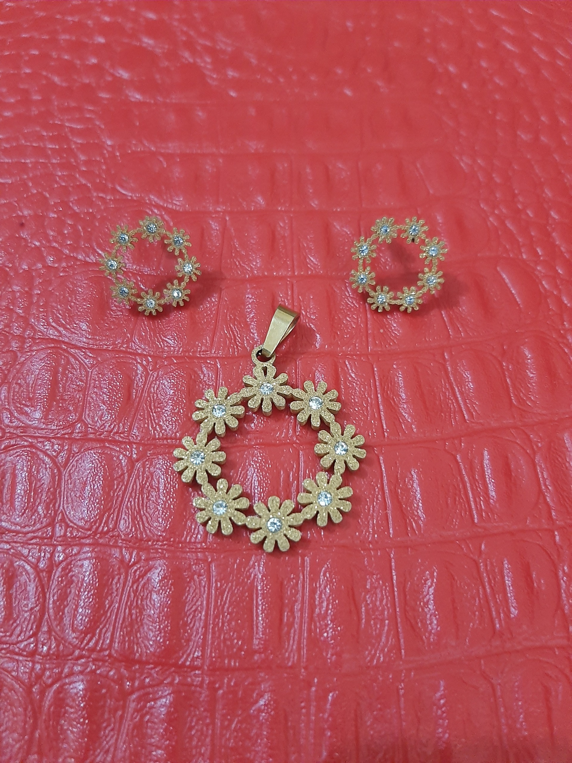 آویز گردنبند و گوشواره