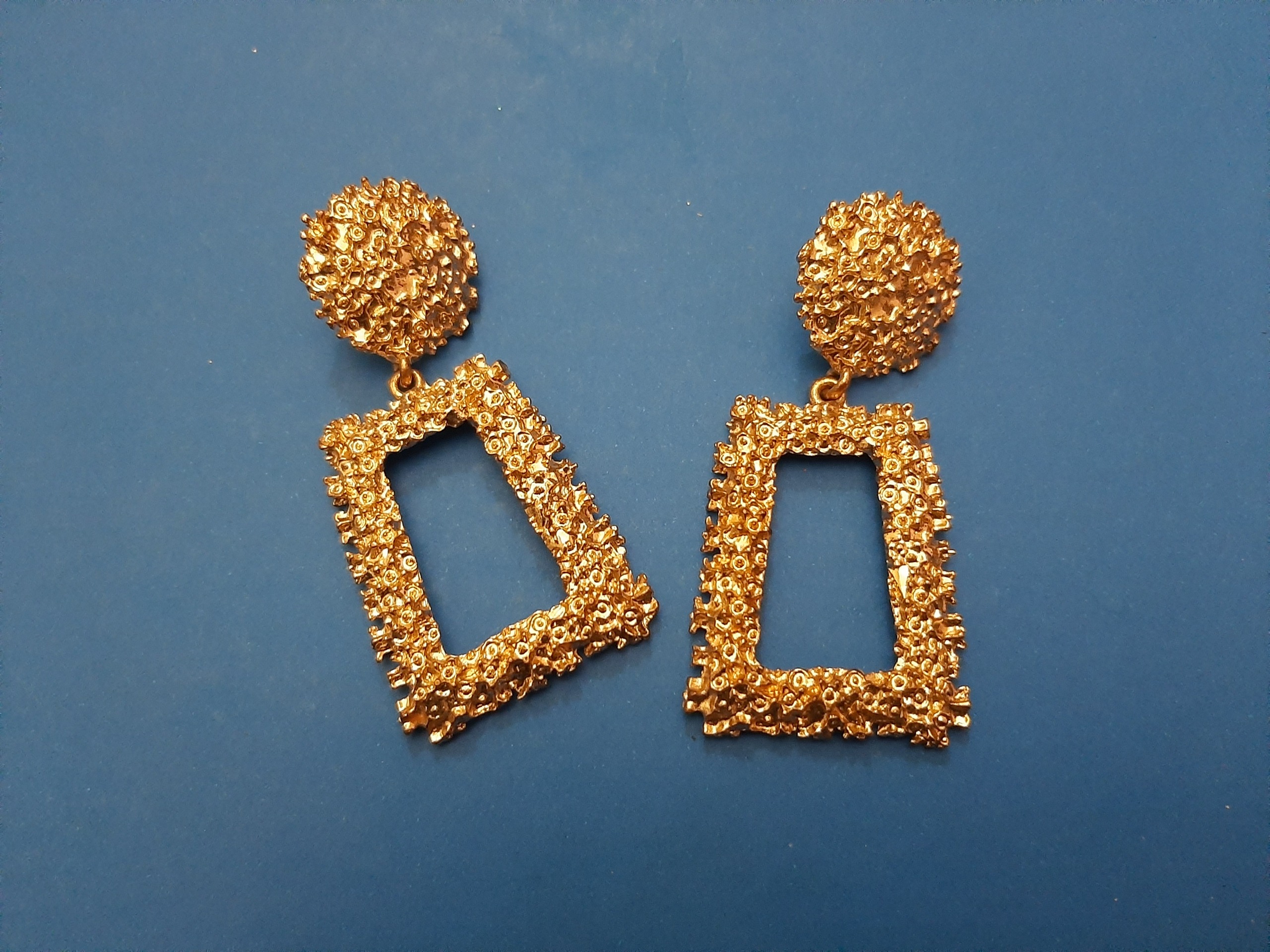 گوشواره رنگ طلایی