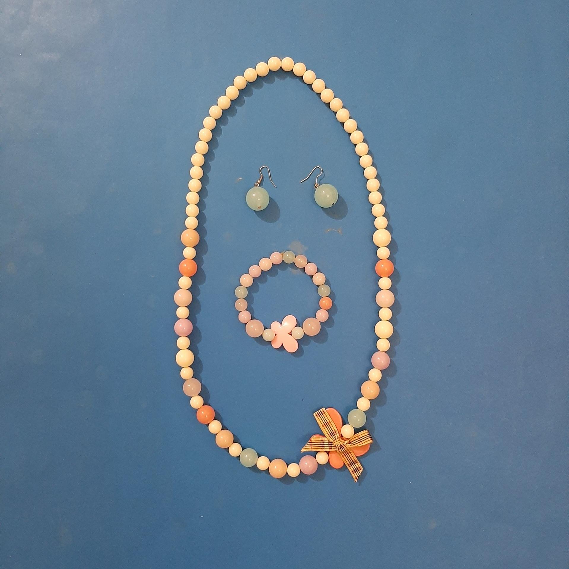 گردنبند ، دستبند و گوشواره