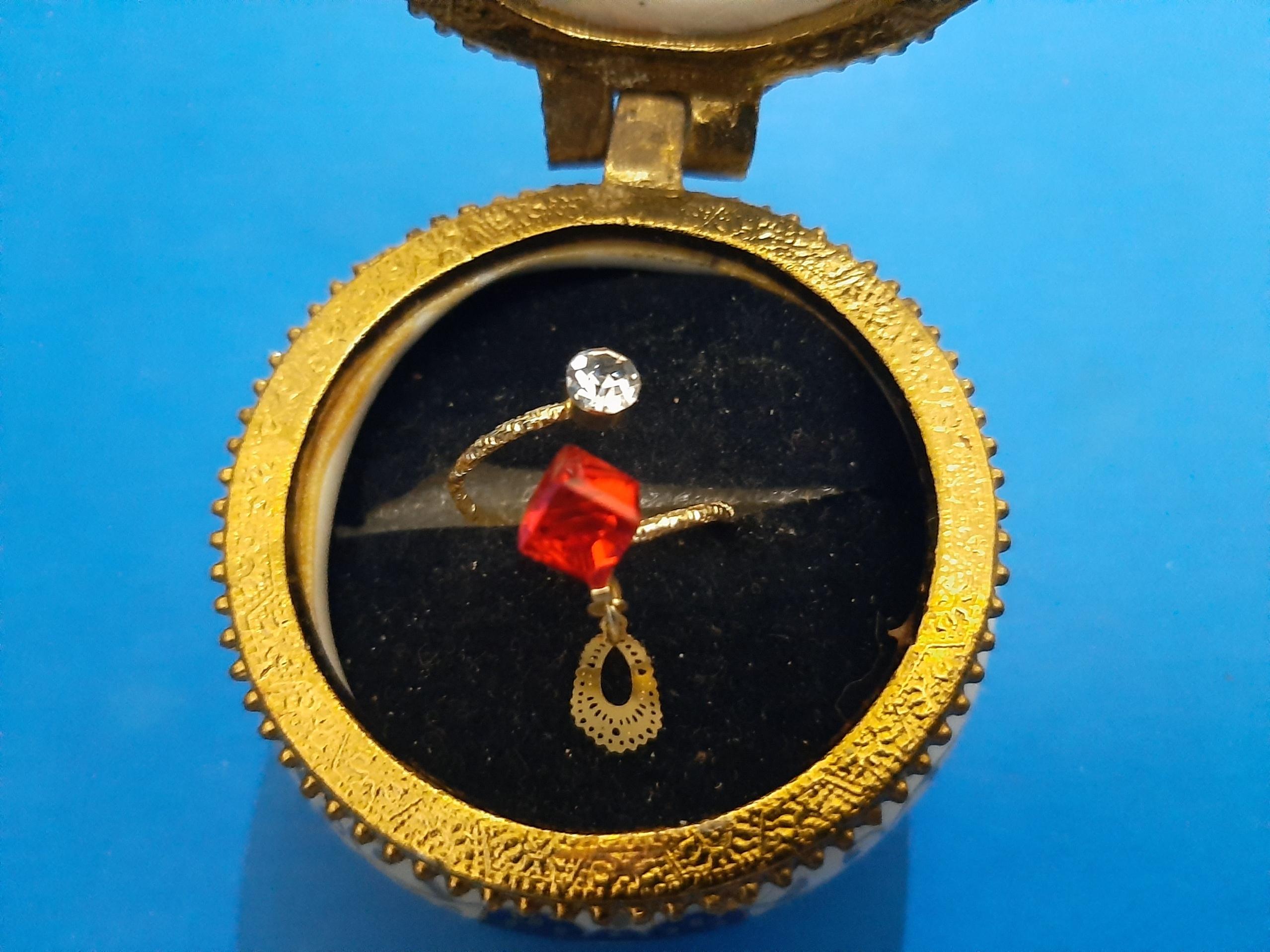 انگشتر ( انگشتر زنانه )