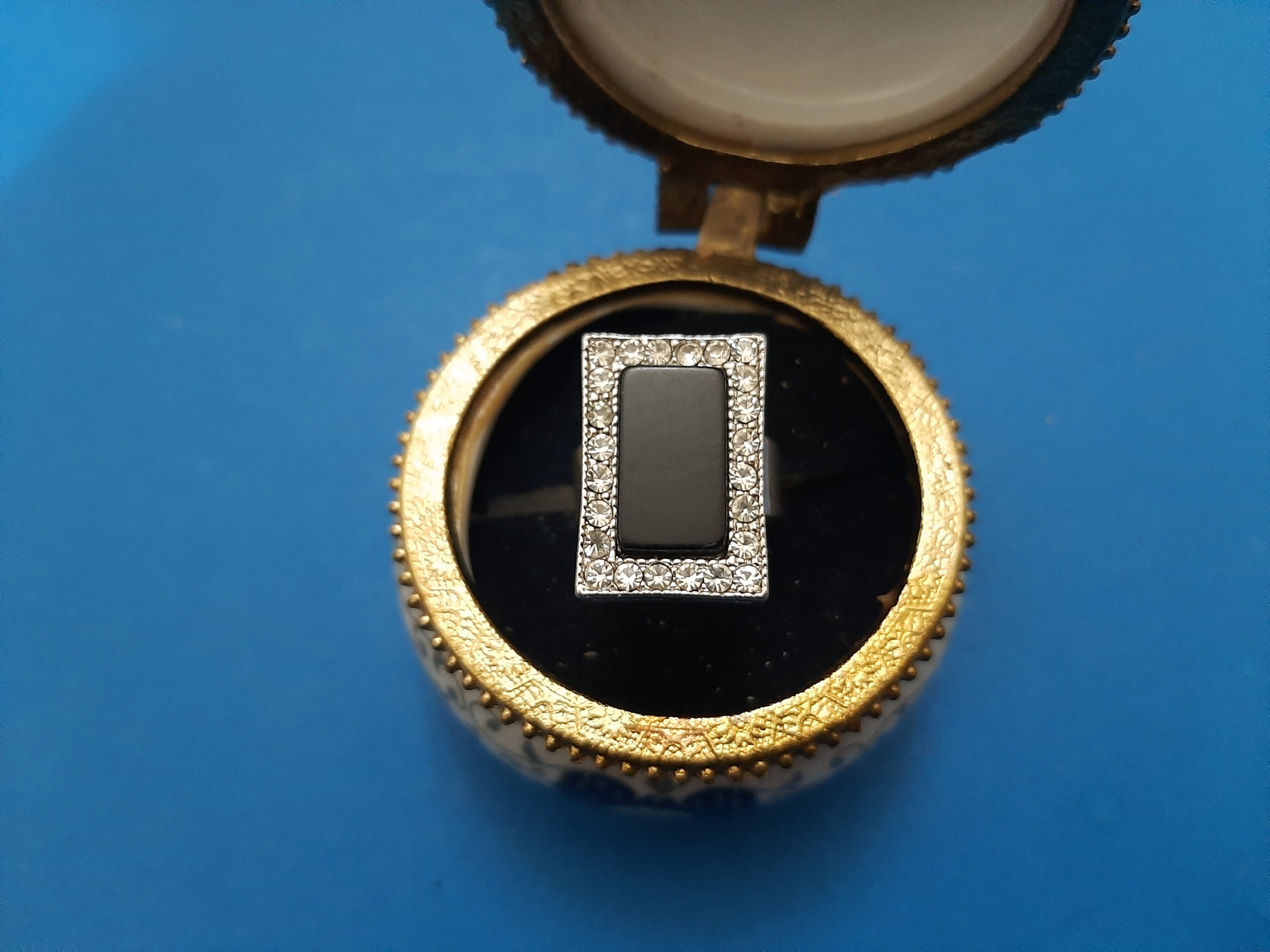 انگشتر ( انگشتر زنانه )