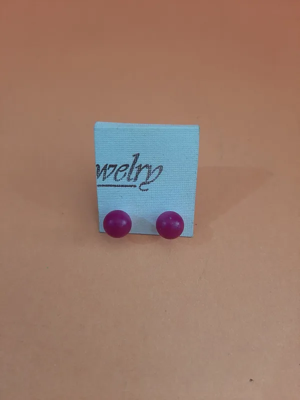 گوشواره رنگ بنفش