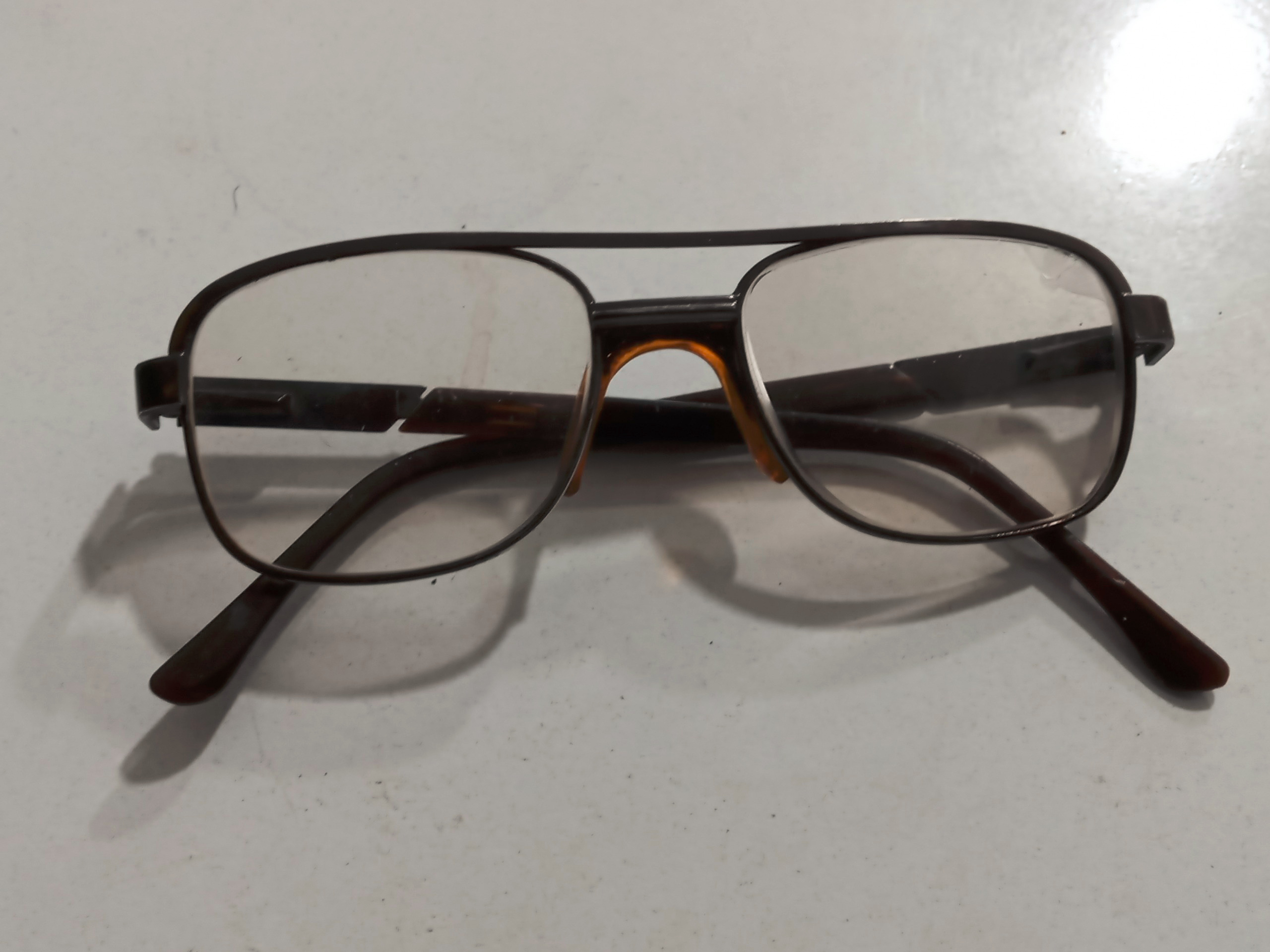 عینک طبی قدیمی ش 77