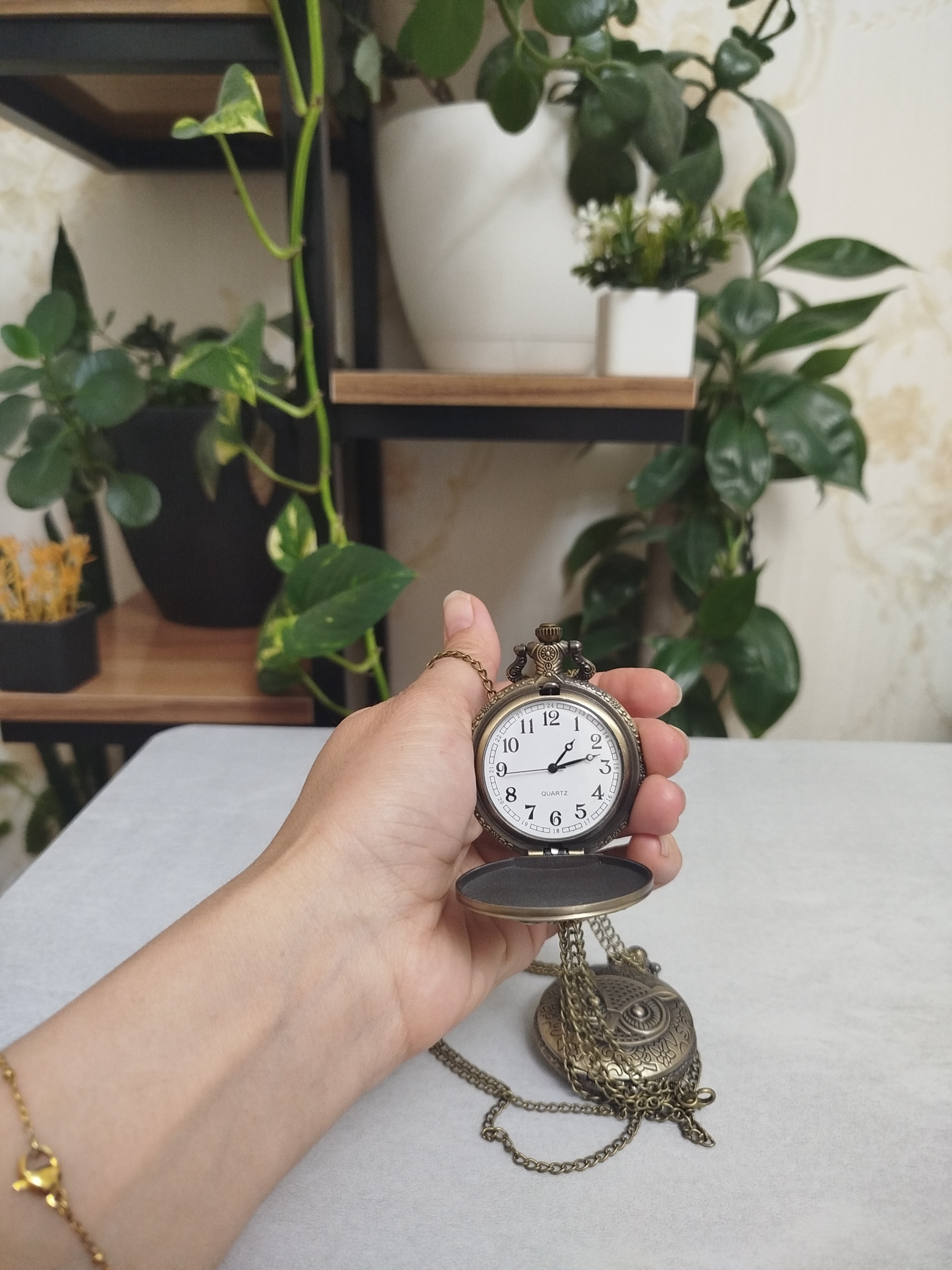 ساعت گردنی قدیمی
