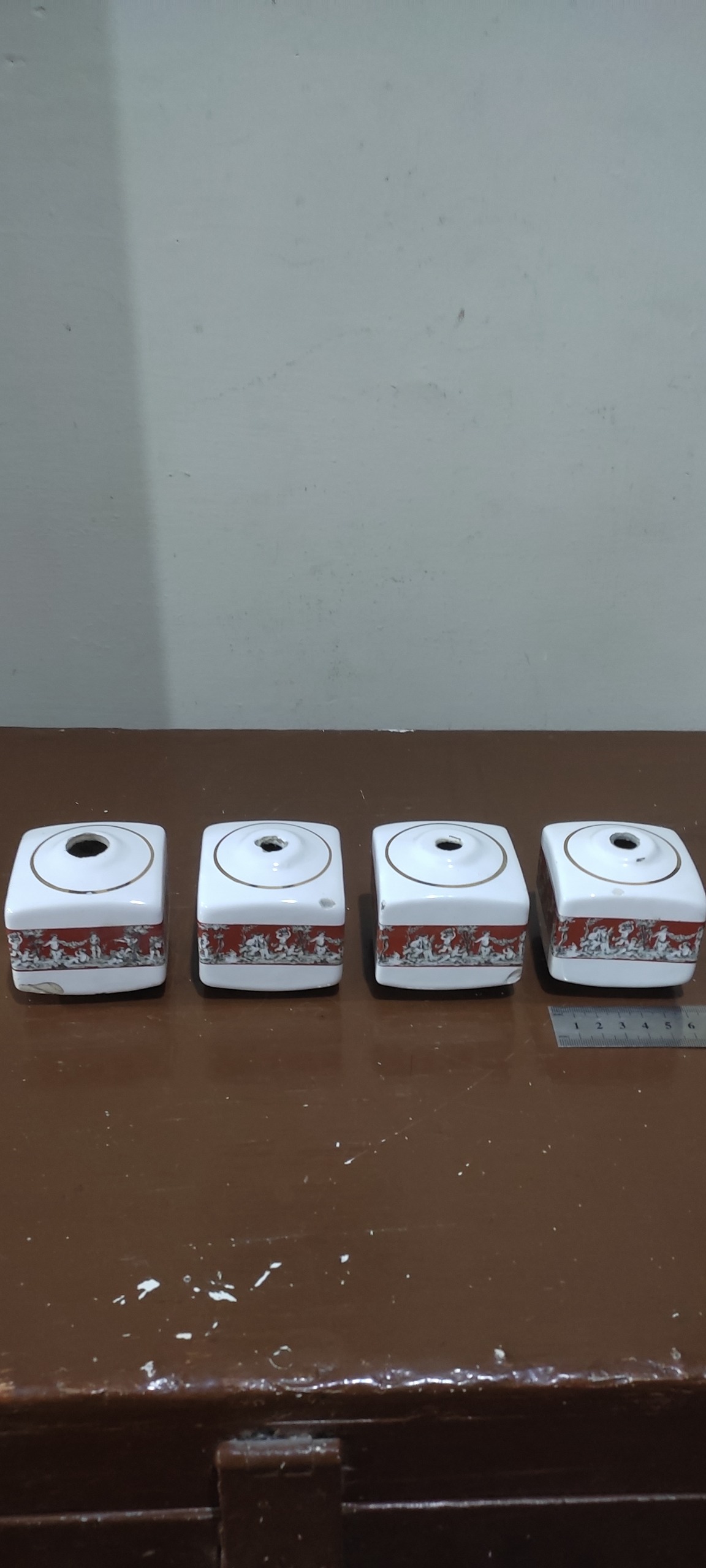 قطعات لوستر چینی یا سرامیک قدیمی