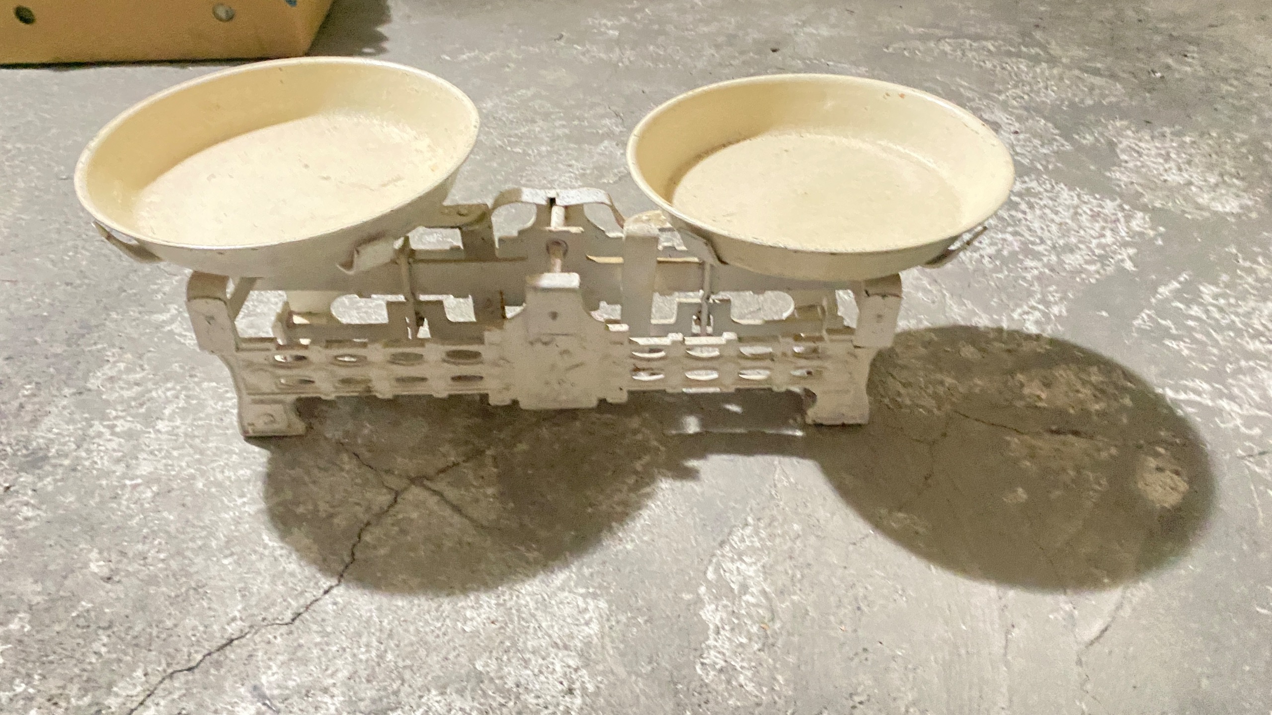 ترازو کفه ای قدیمی