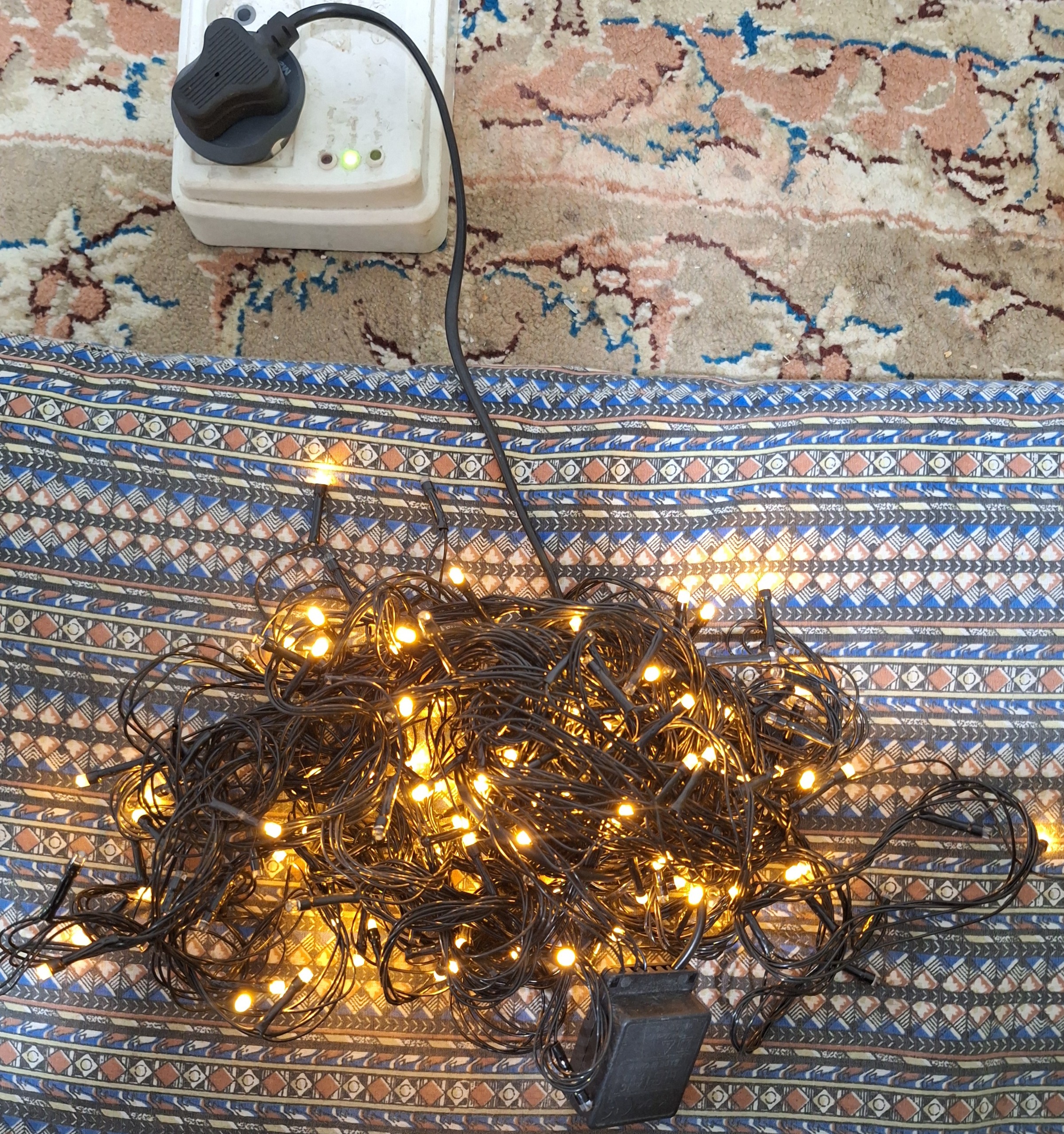 دو عدد رقص نور دونه250هزارباارسال رایگان ب کل کشور