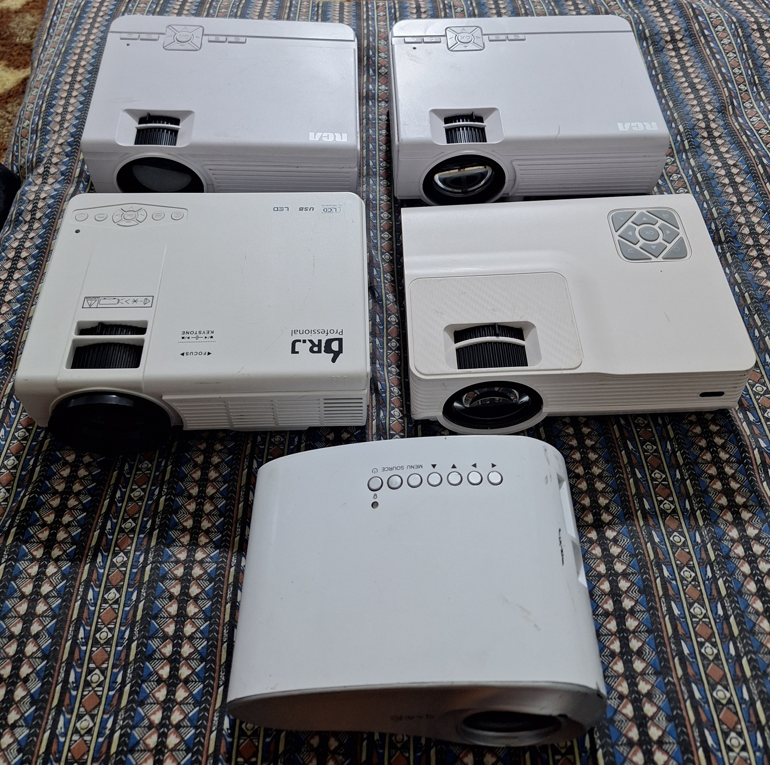 5ویدیو پرژکتور فقط دونه ای 2تومن ارسال رایگان