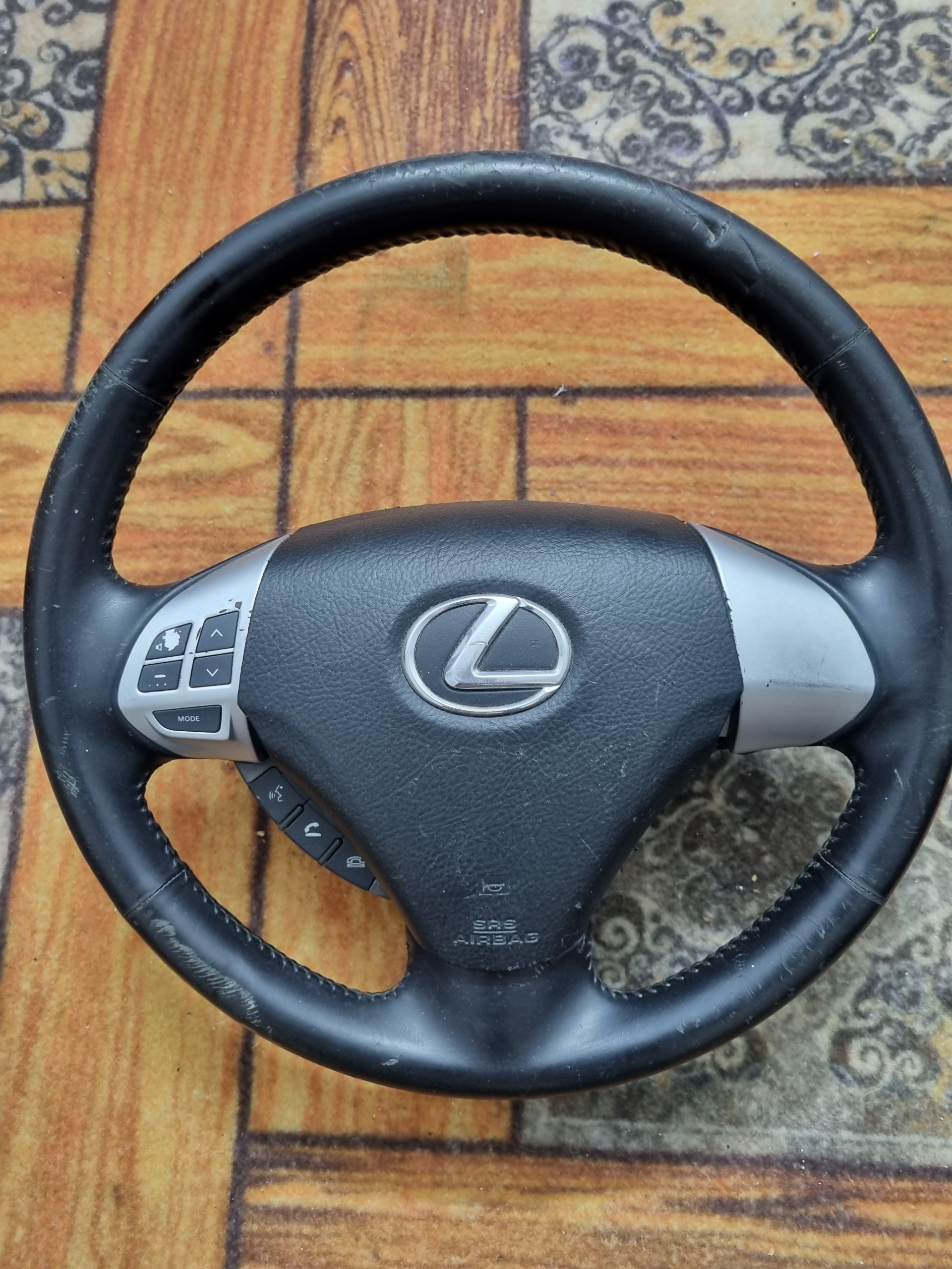 فرمان لکسوس فقط 2 تومن