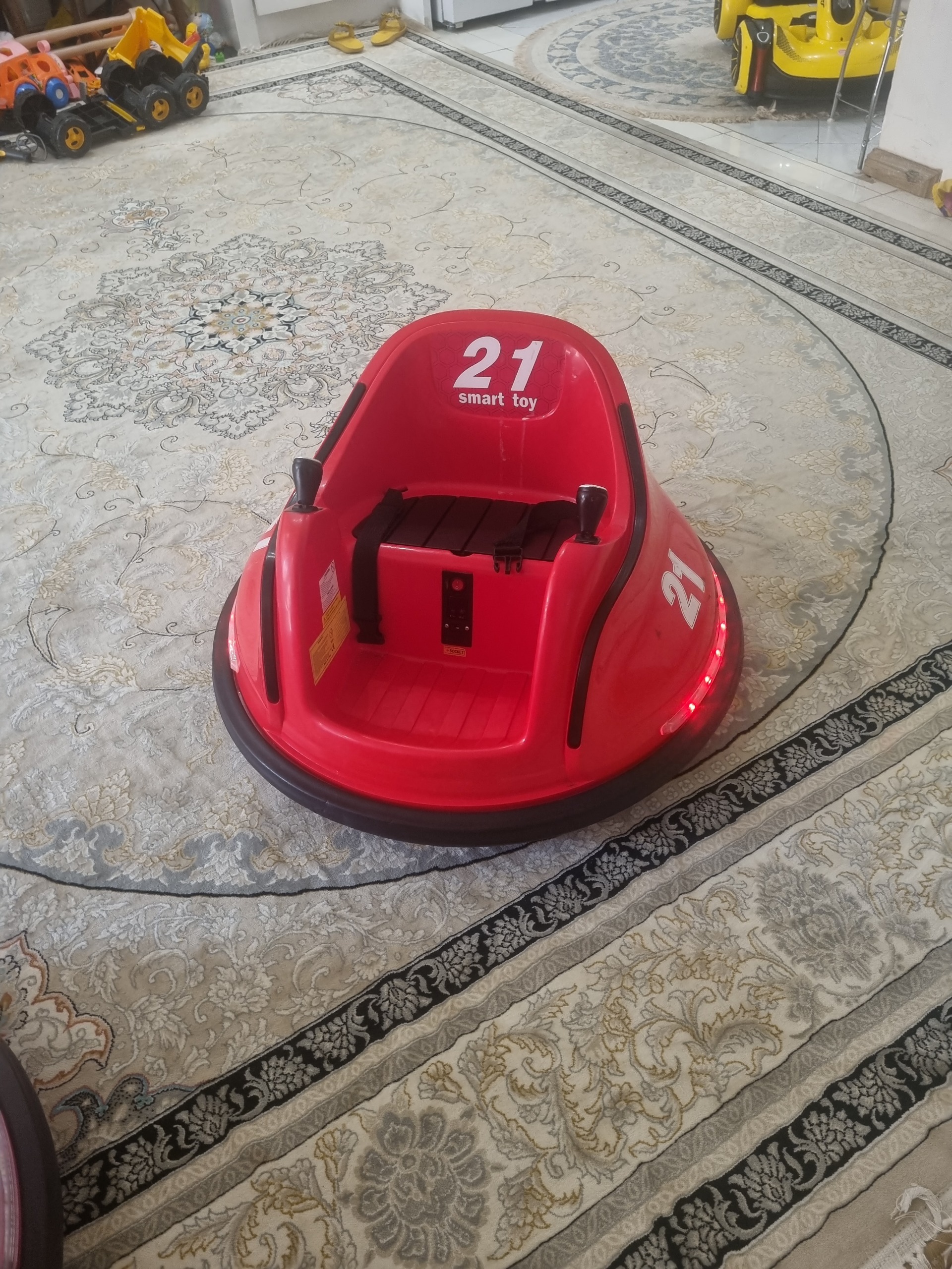 ماشین شارژی موزیکال و دارای رقص نور