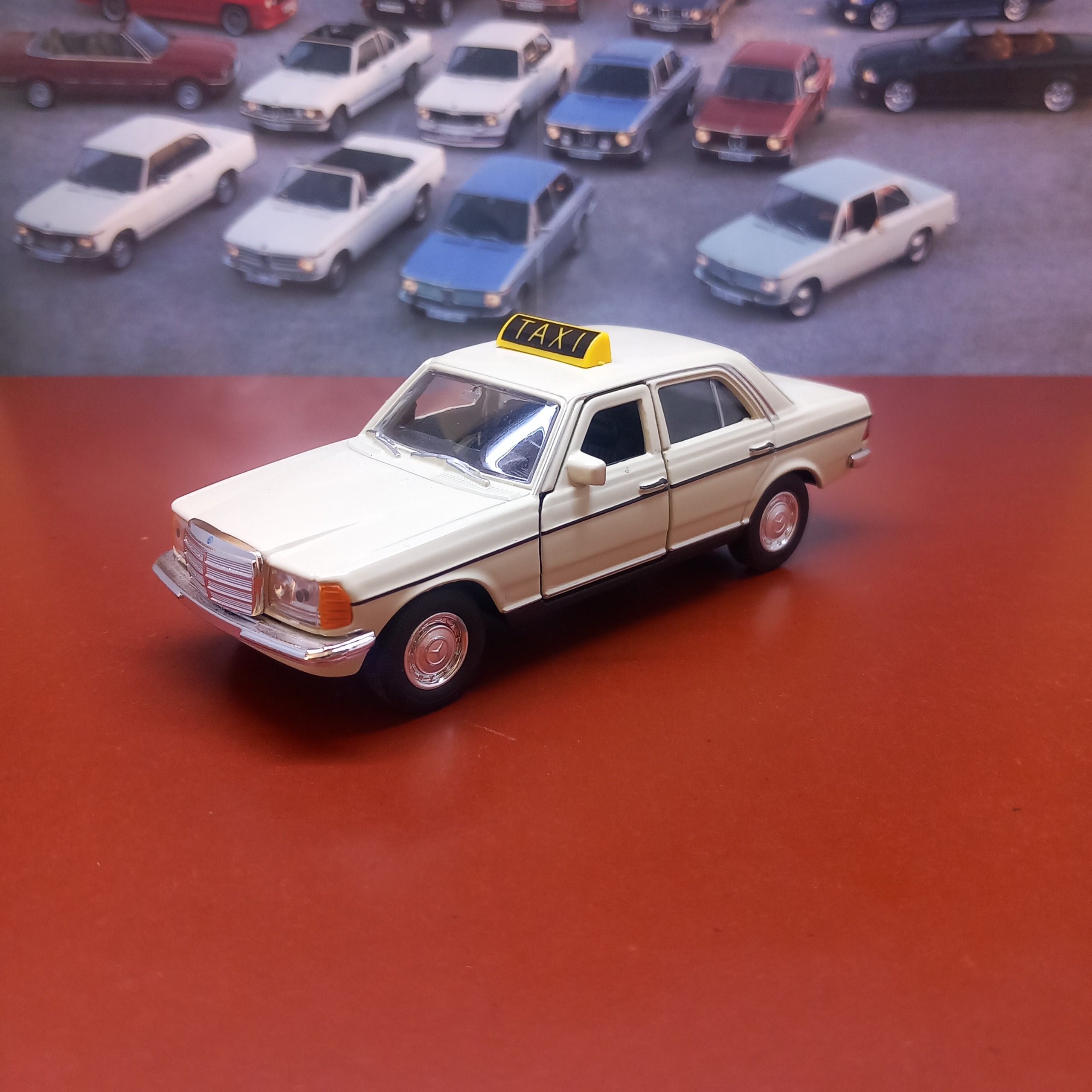 ماکت بنز w123 تاکسی ویلی welly