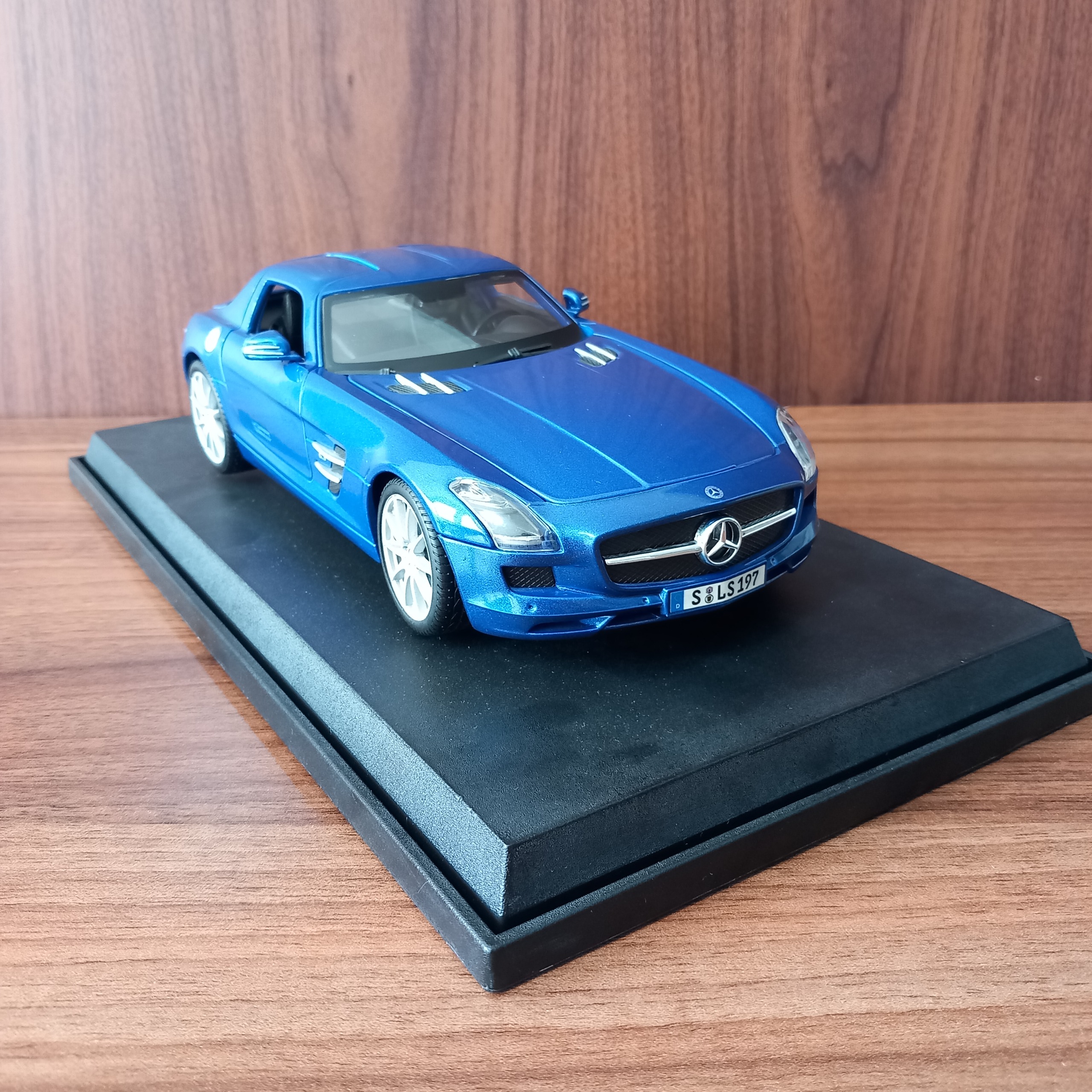 ماکت ماشین بنز 1/18 مایستو sls amg