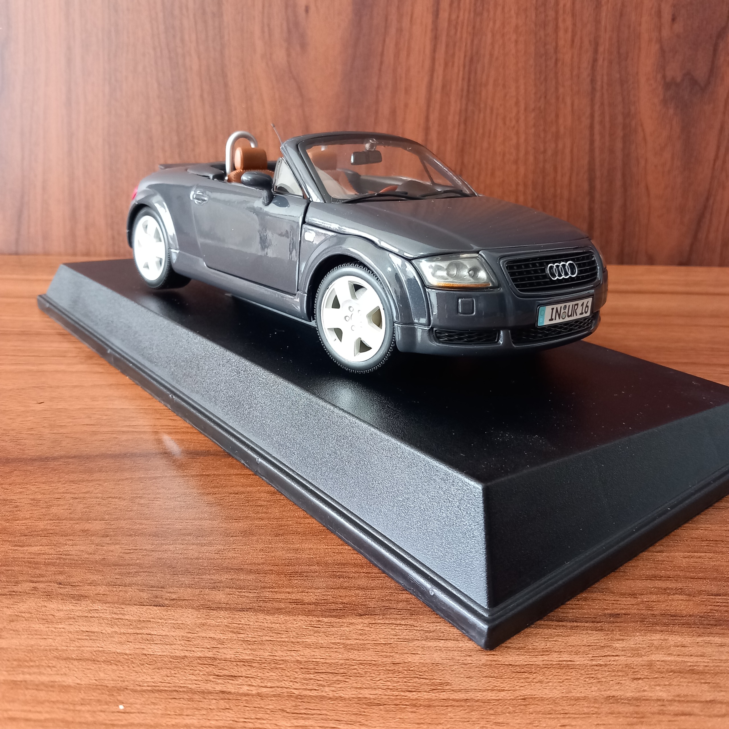 ماکت آئودی تی تی AUDI TT 1/18