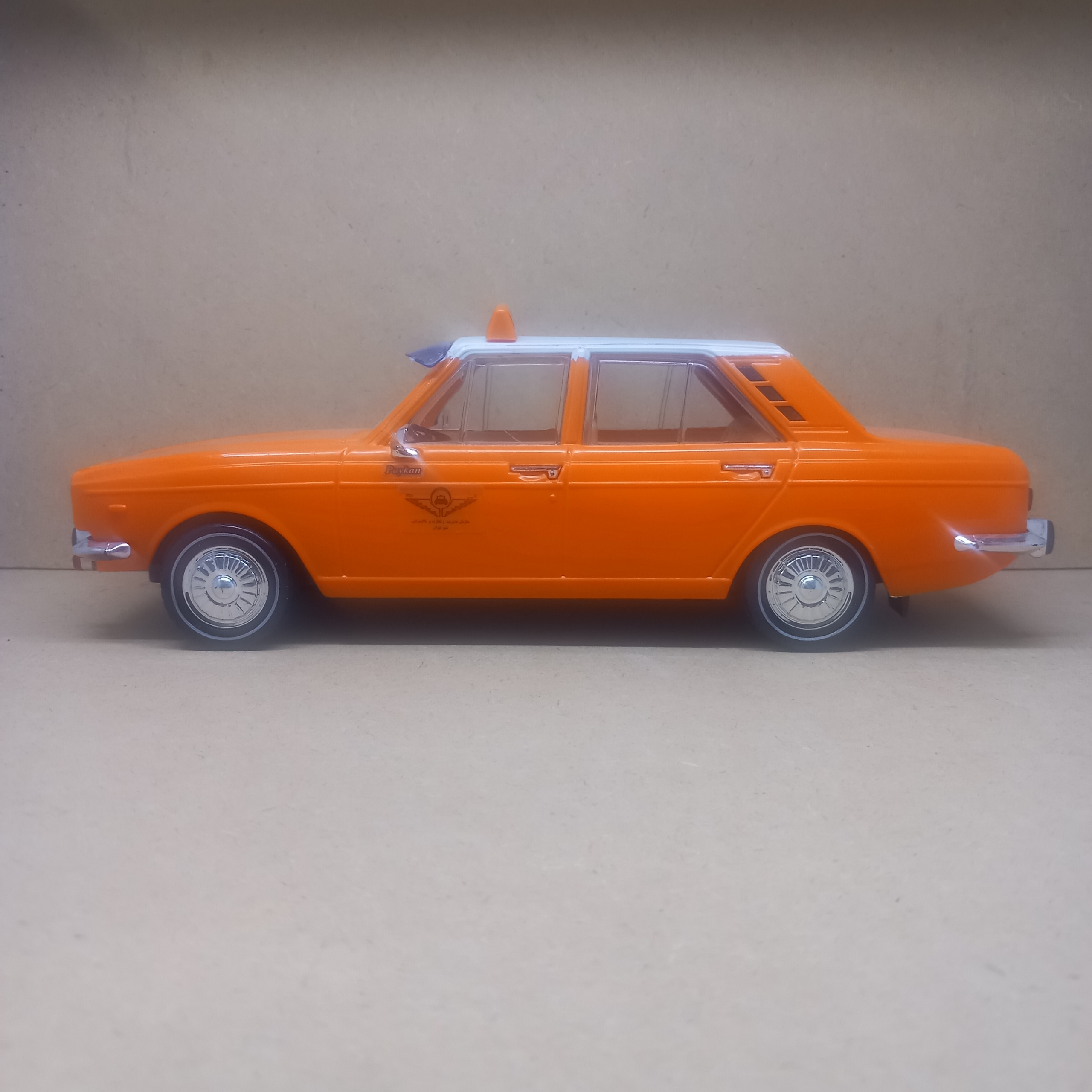 ماشین پیکان تاکسی نارنجی