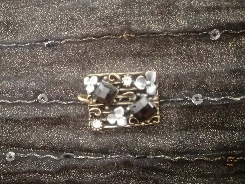 اکسسوری آویز برنزی