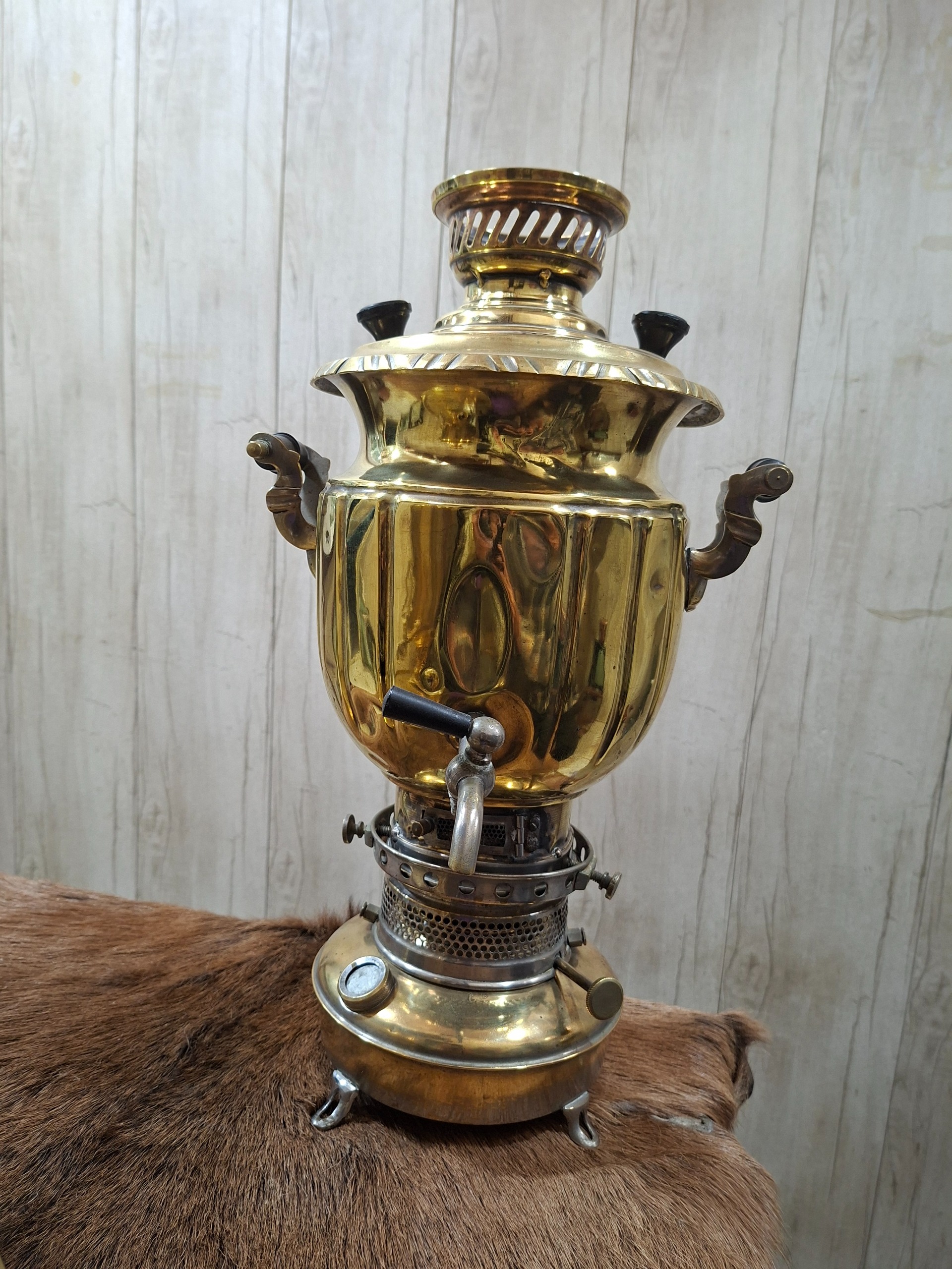 سماور نفتی کهنه و قدیمی