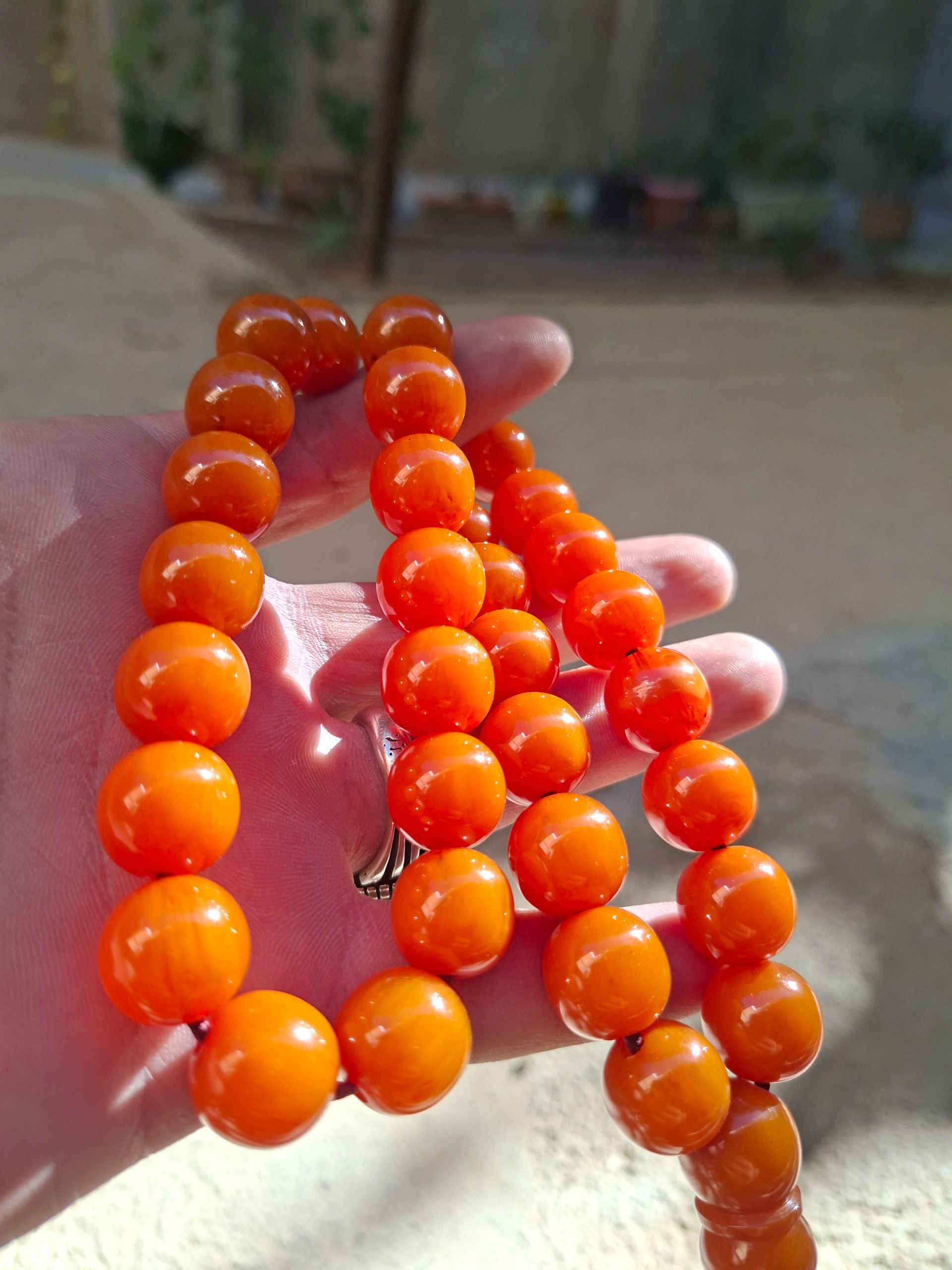 تسبیح کهربای کهنه