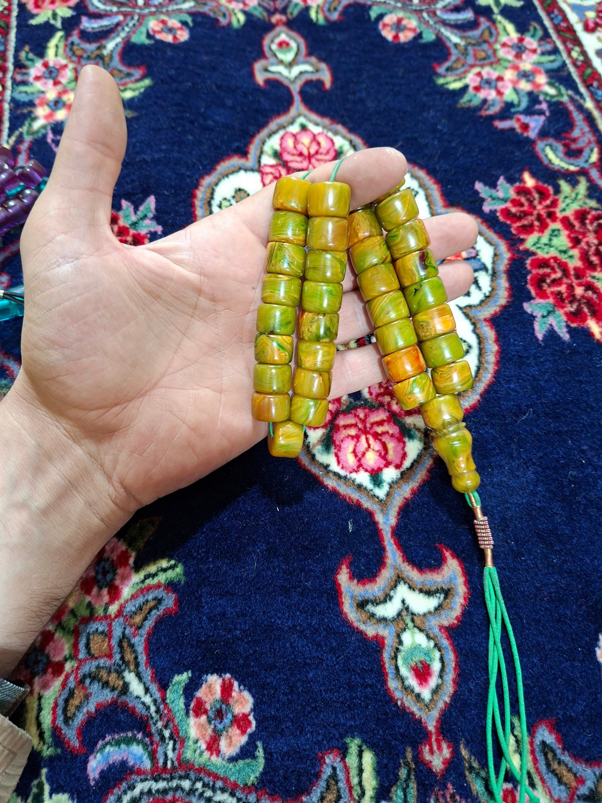 تسبیح کهربا پرچمی زیبا و بی نظیر