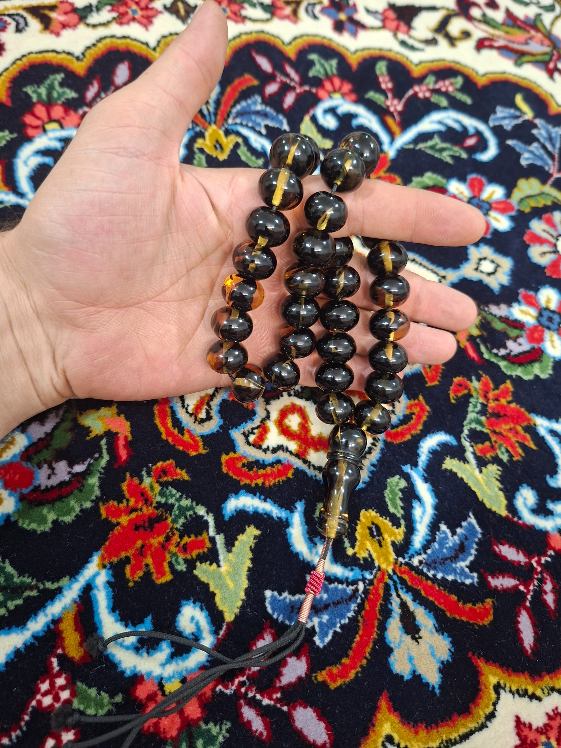 تسبیح کهربای پرچمی زیبا و درجه یک