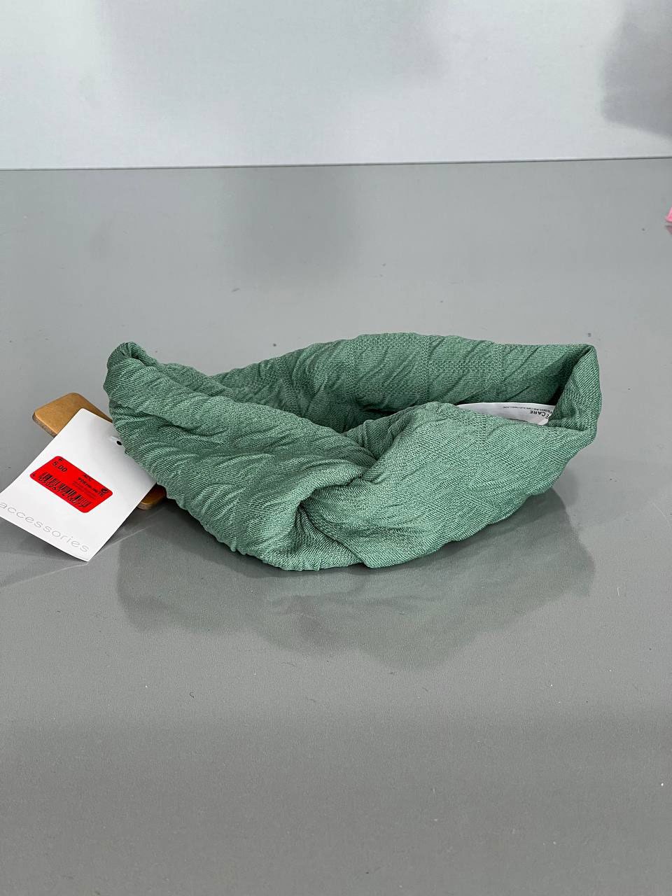 هدبند سبز یشمی زنانه با طراحی پیچ خورده