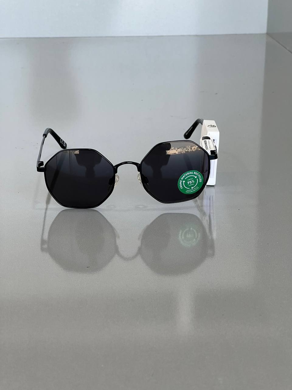 عینک آفتابی هشت ضلعی