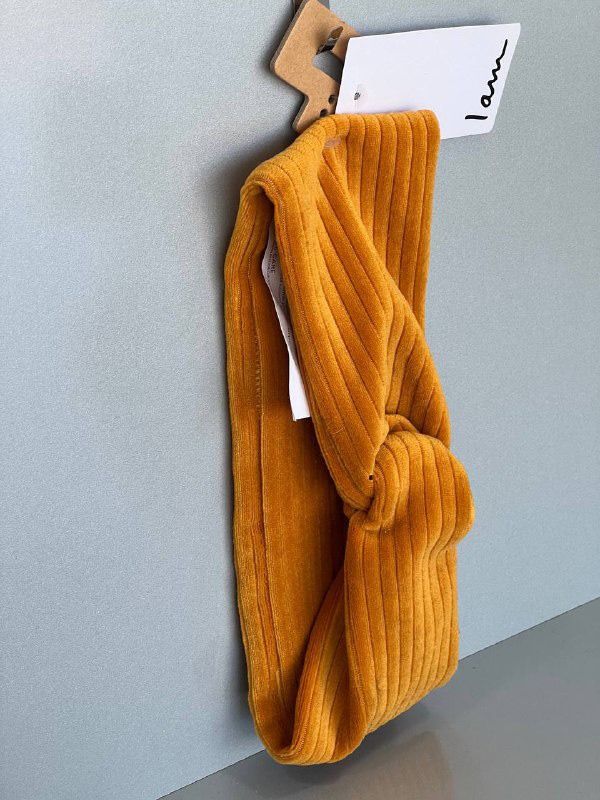 هدبند کشی مخملی خردلی از برند I am