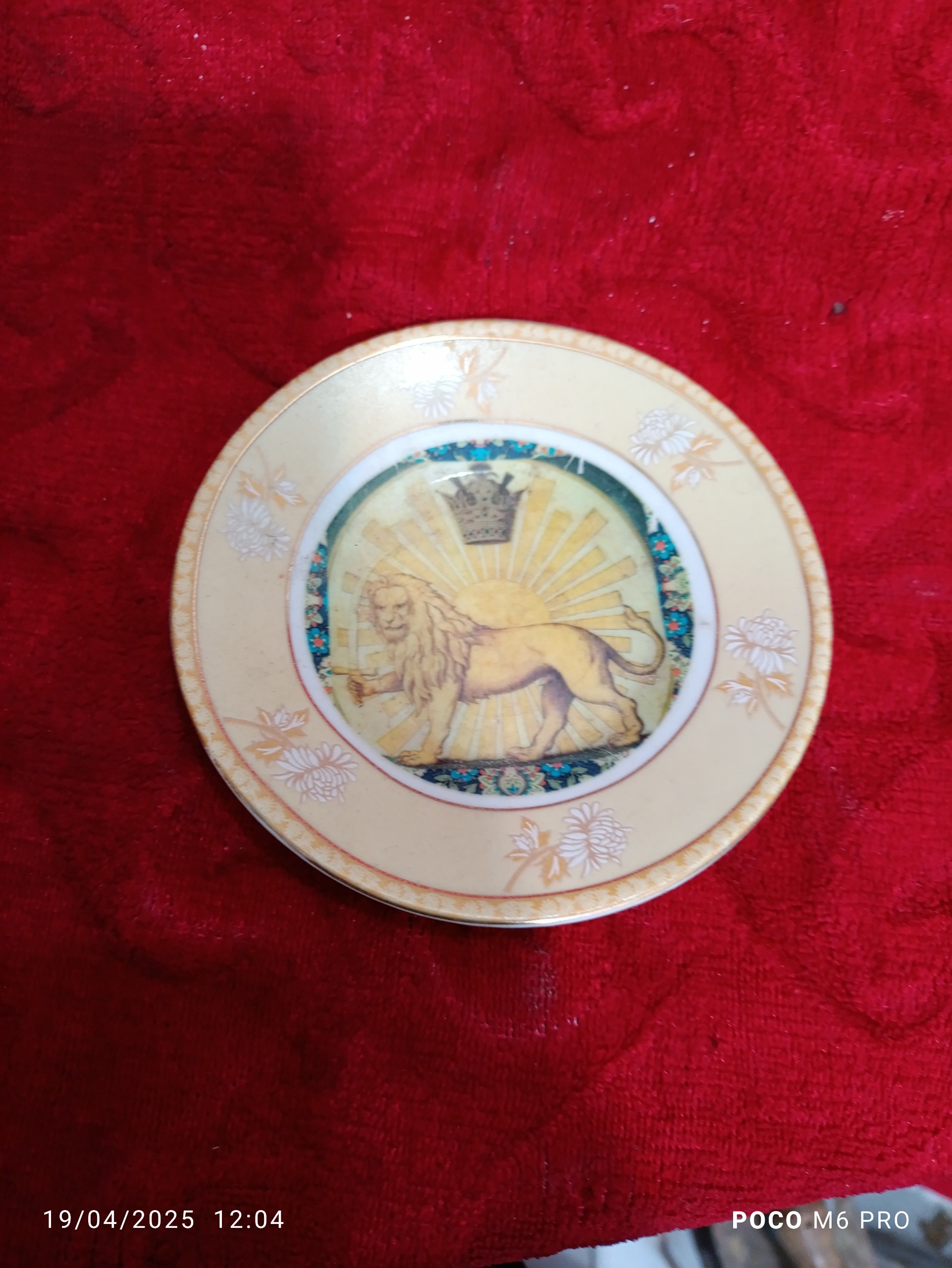 دیوار کوب شیر و خورشید وتاج
