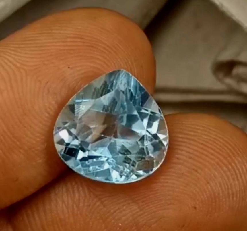 توپاز آبی سوئیسی اصل طبیعی