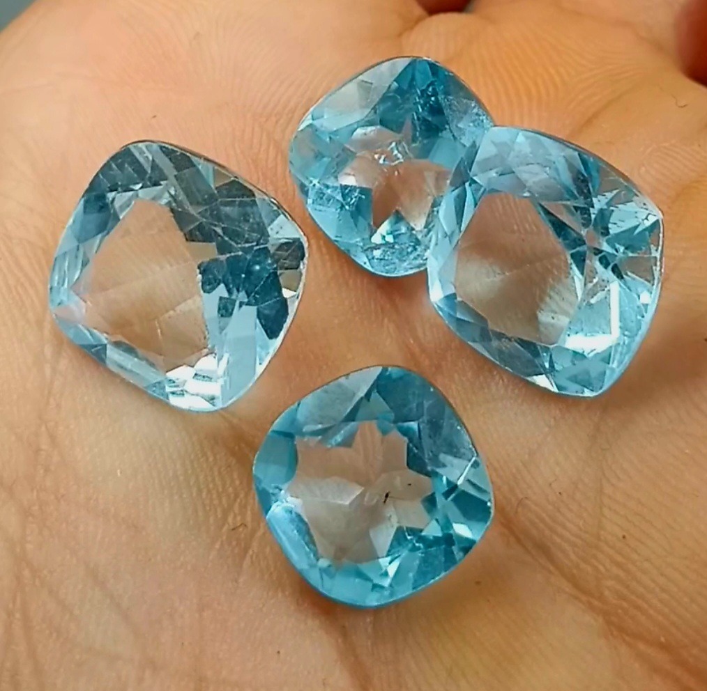 4 عدد توپاز سوئیسی طبیعی باگت