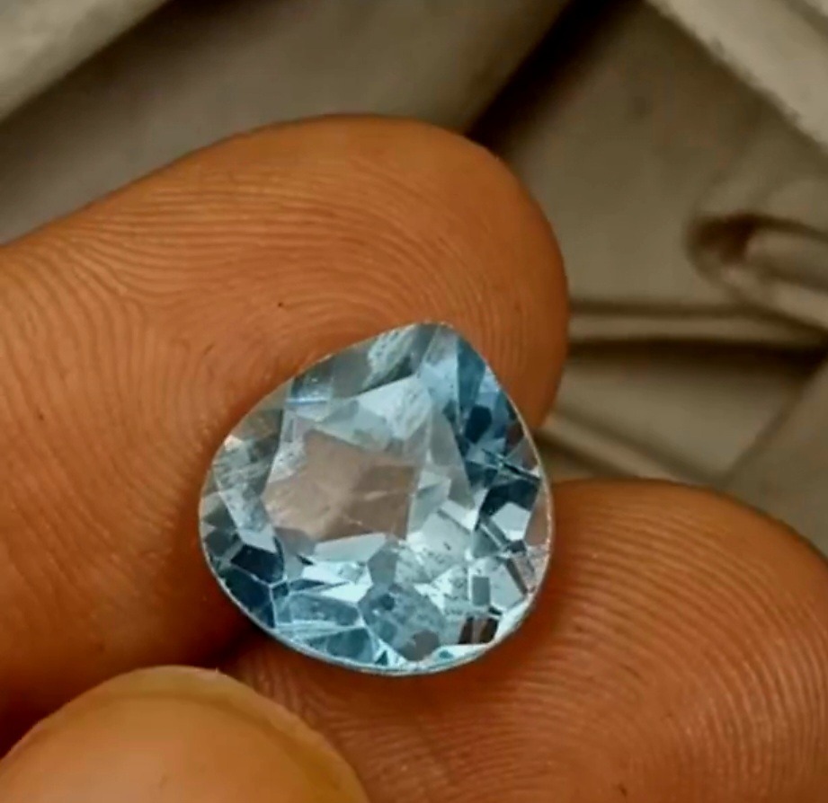 توپاز سوئیسی طبیعی اشکی