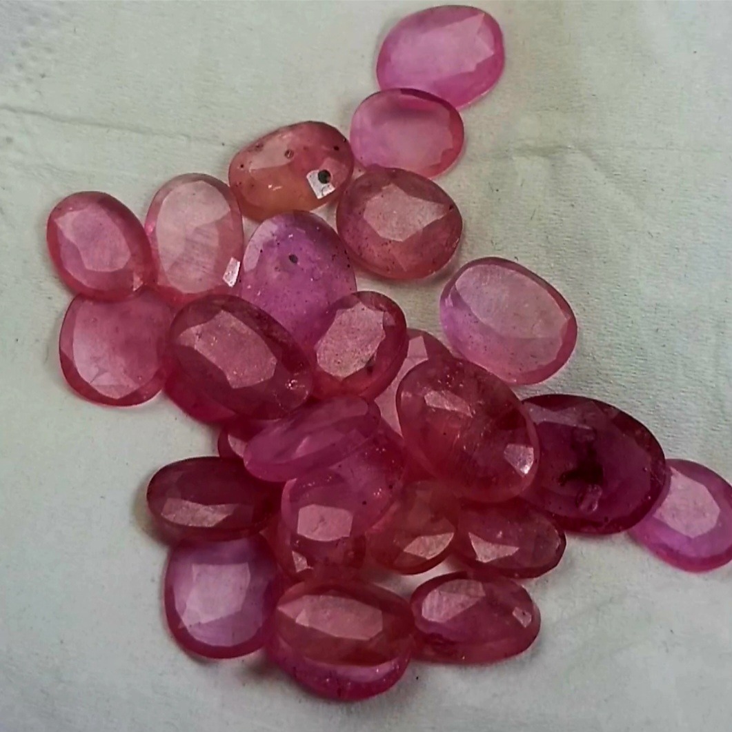 27 عدد یاقوت قرمز آفریقایی طبیعی