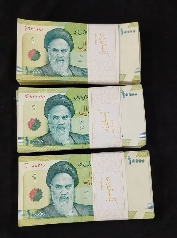 3 بسته اسکناس 10000 ریالی حافظیه