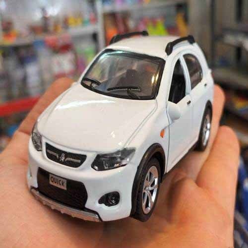 ماکت ماشین فلزی کوئیک سفید ساده 1/36