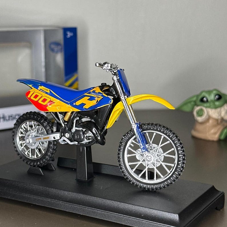 ماکت موتور CR125 برند ویلی تک جعبه 1/18
