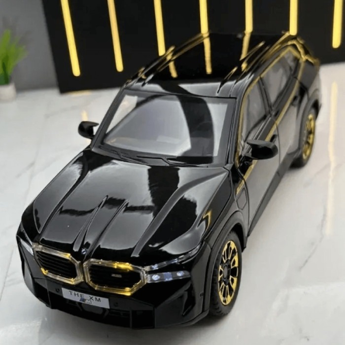 ماکت ماشین فلزی BMW XM مقیاس 1/24 چه ژی