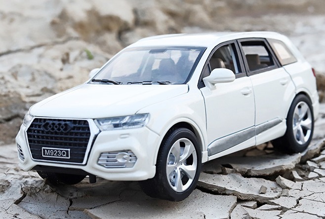 ماکت ماشین آئودی Q7 مقیاس 1/24 برند XLG