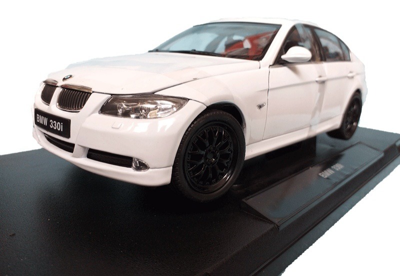 ماکت ماشین BMW 330i مقیاس 1/18 ویلی تک جعبه